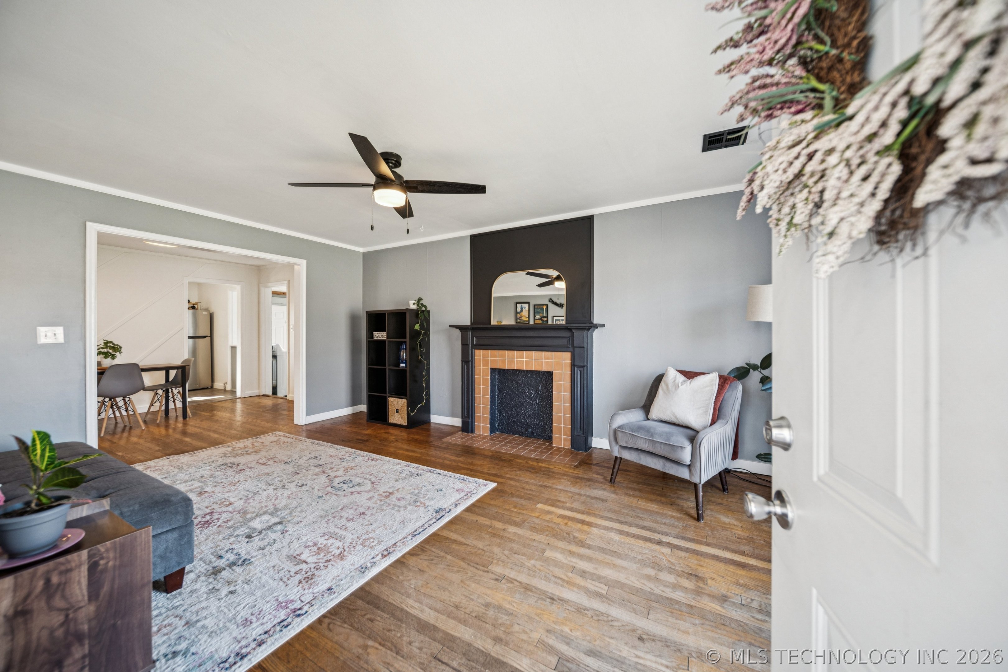 2516 E 3rd Street Property Photo 5