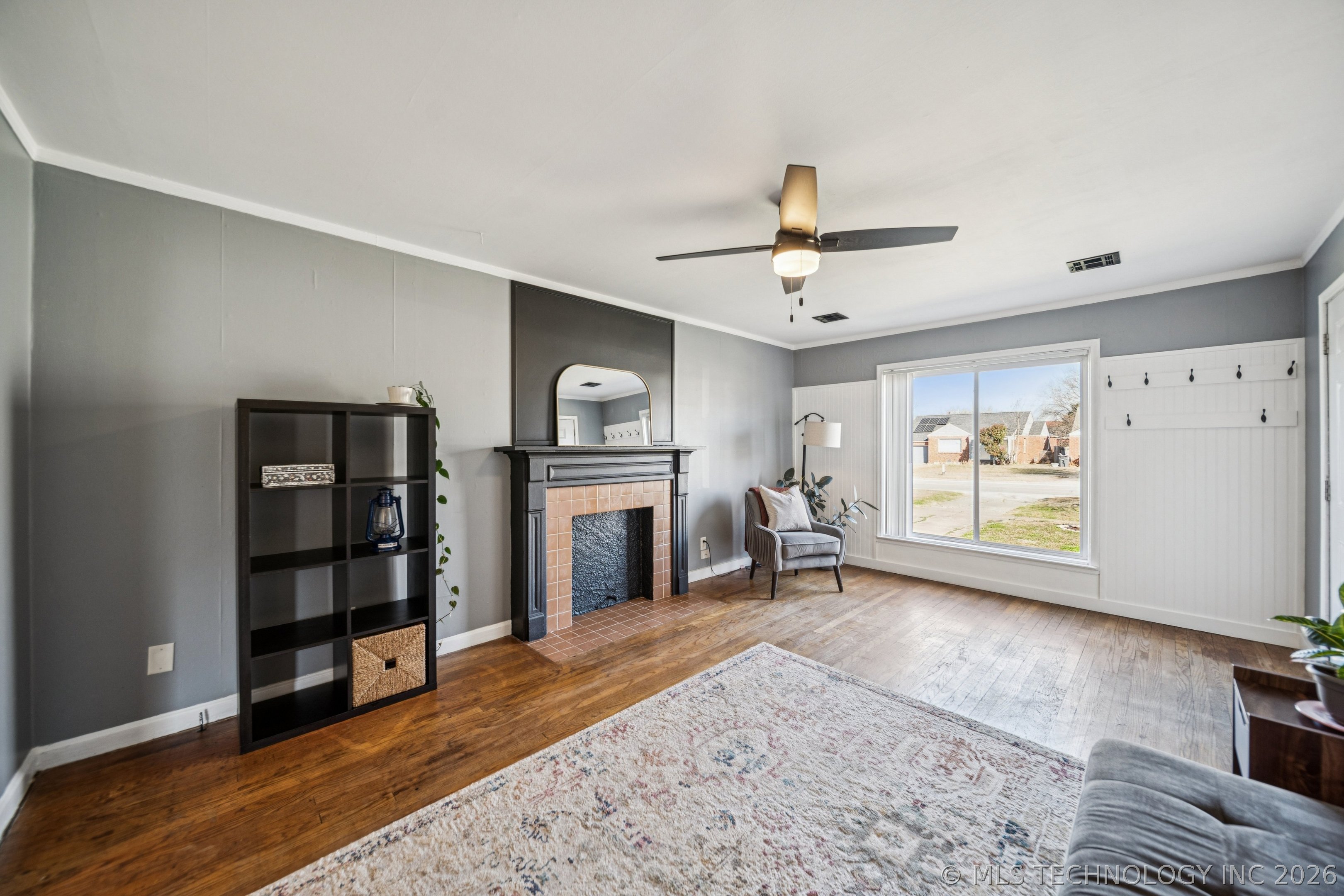 2516 E 3rd Street Property Photo 6