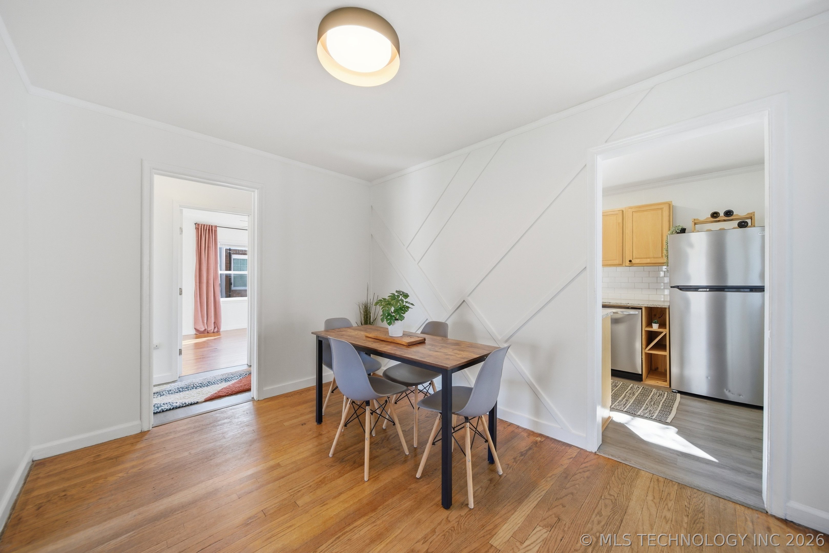 2516 E 3rd Street Property Photo 9