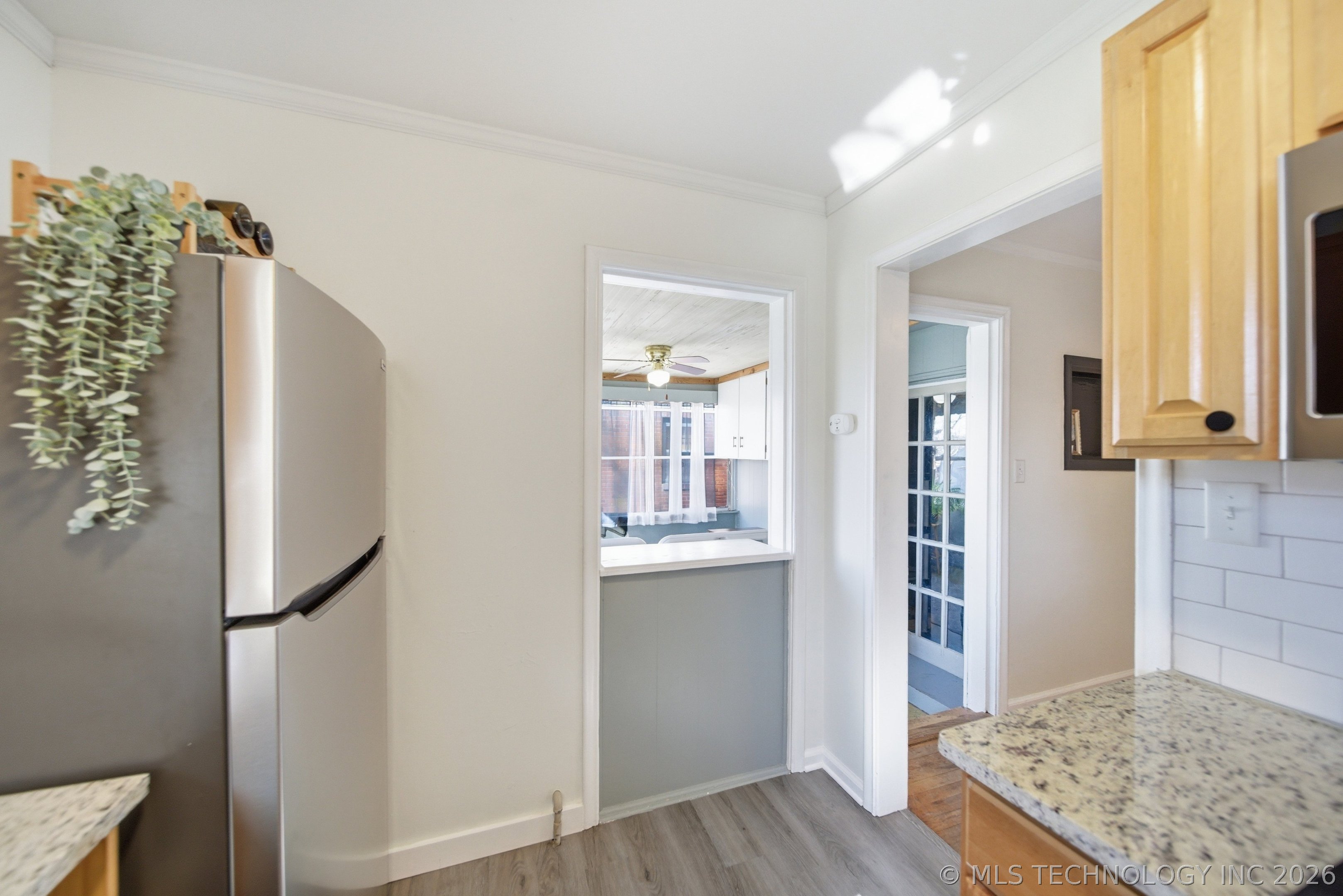 2516 E 3rd Street Property Photo 13