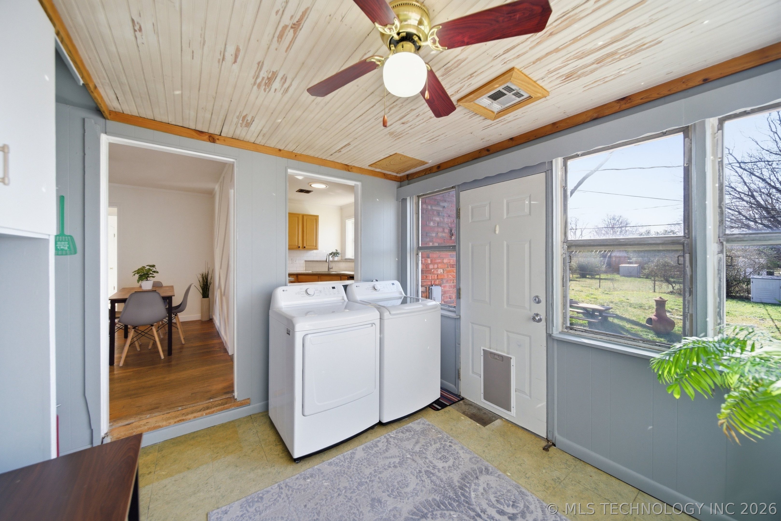 2516 E 3rd Street Property Photo 14