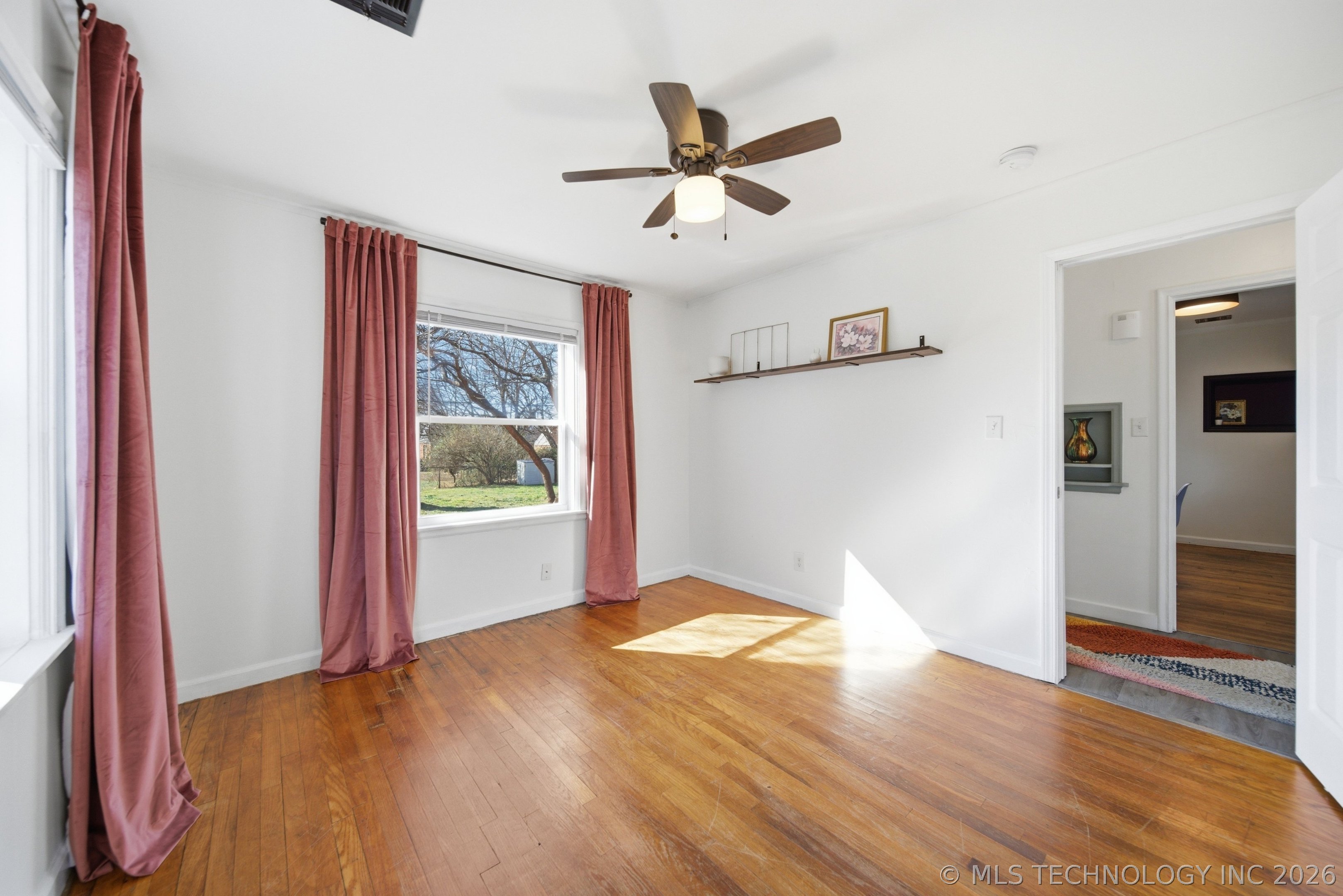 2516 E 3rd Street Property Photo 18