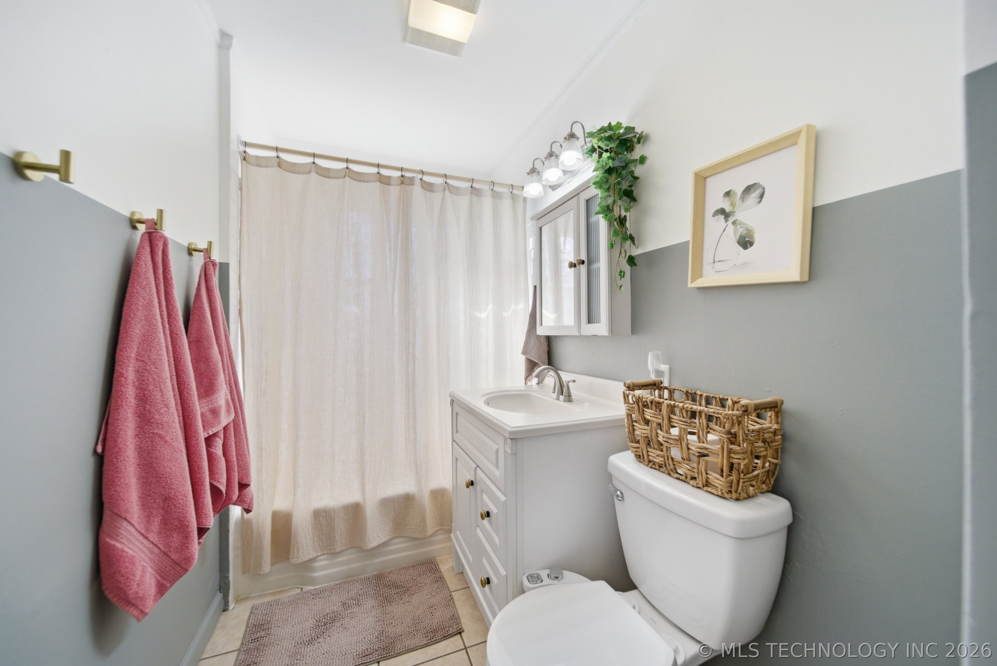 2516 E 3rd Street Property Photo 19