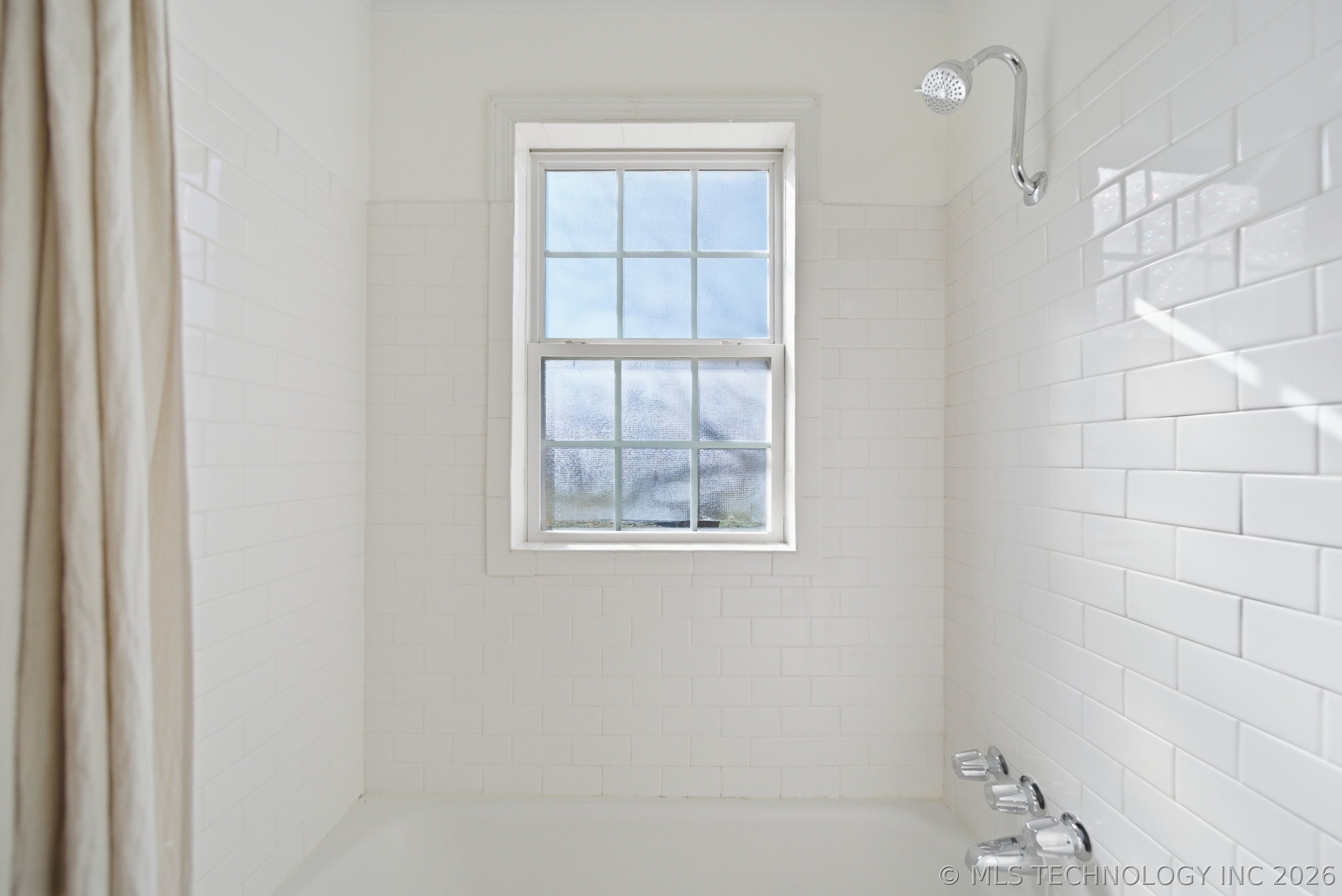 2516 E 3rd Street Property Photo 20