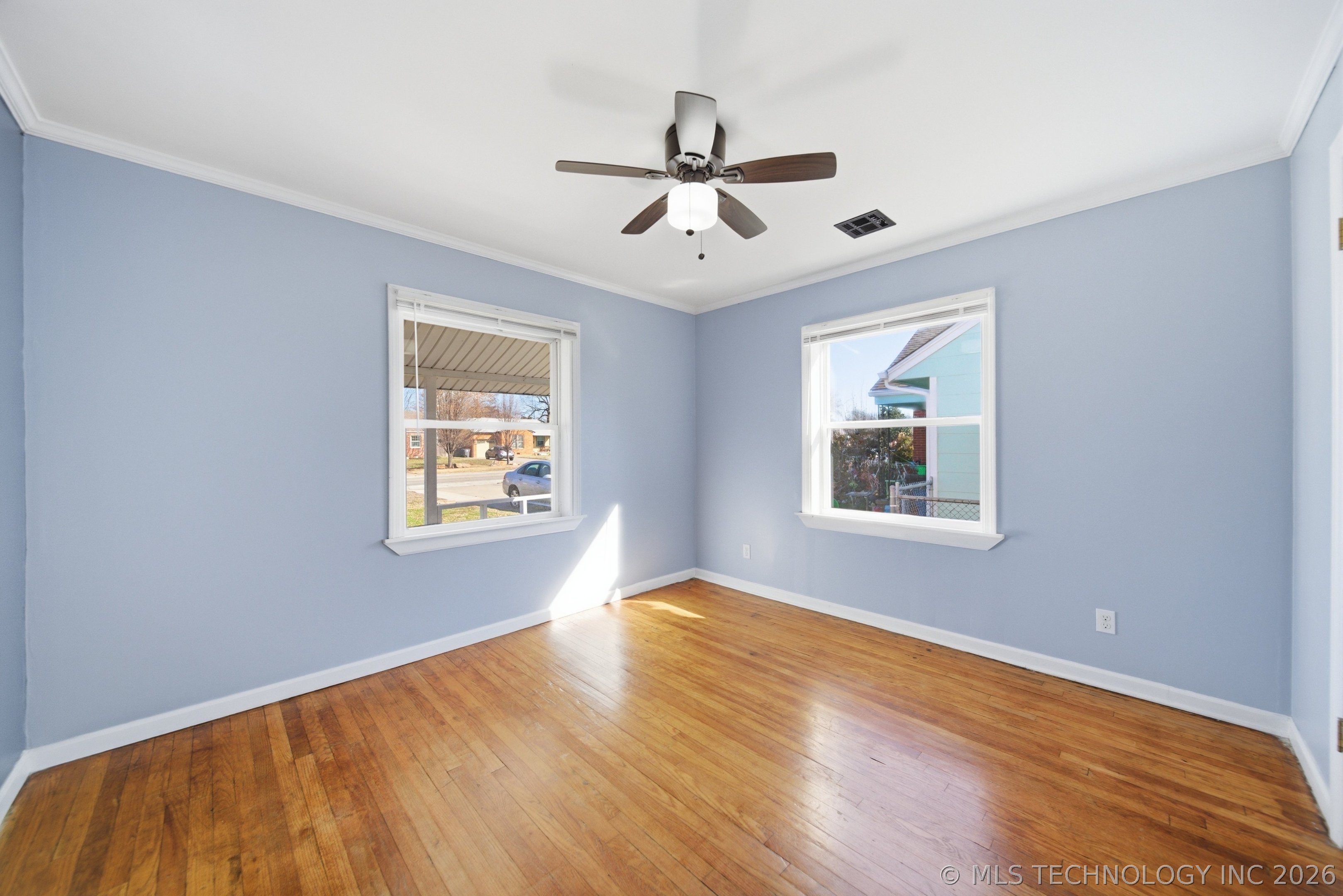 2516 E 3rd Street Property Photo 21