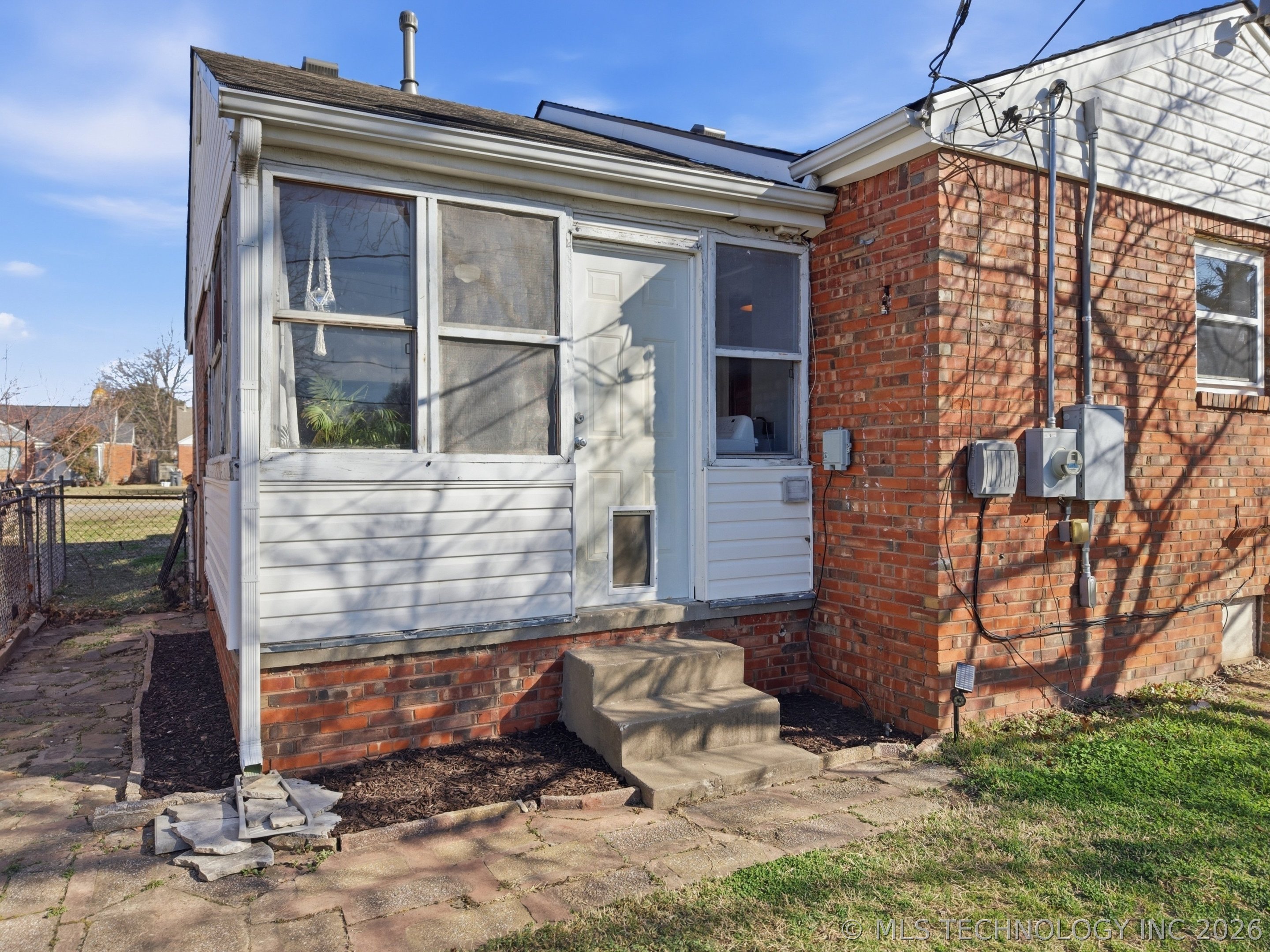 2516 E 3rd Street Property Photo 24