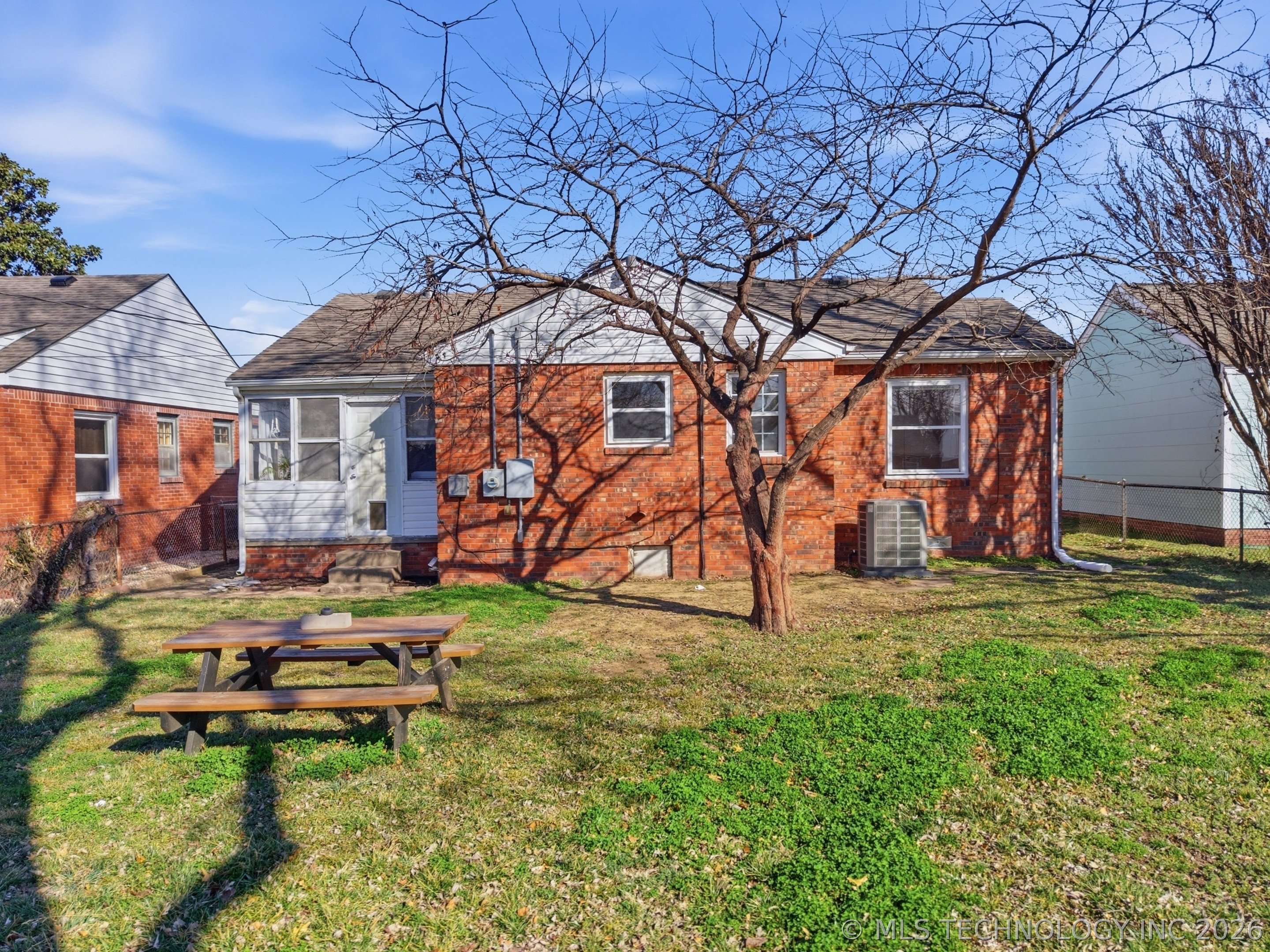 2516 E 3rd Street Property Photo 25