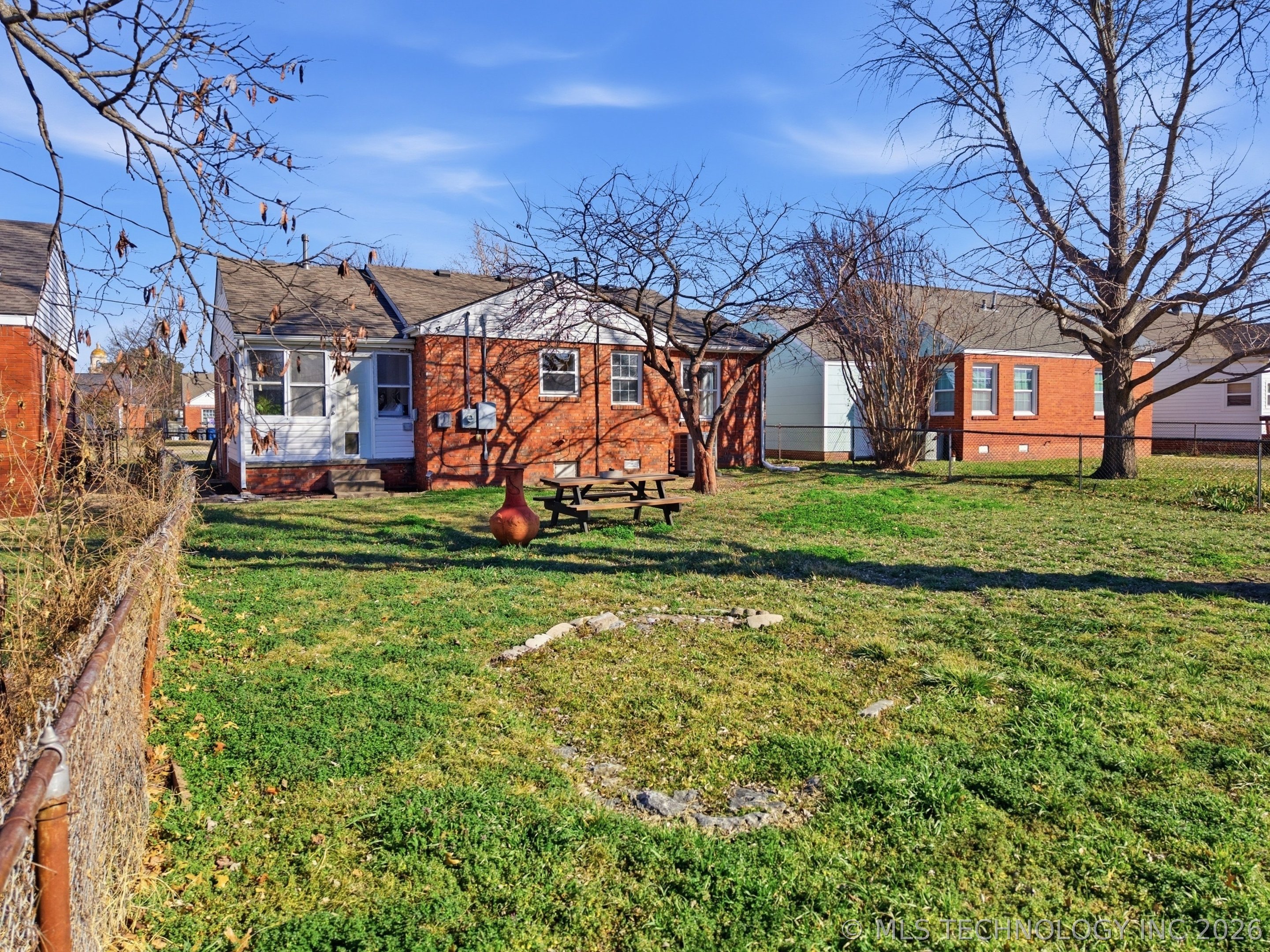 2516 E 3rd Street Property Photo 26