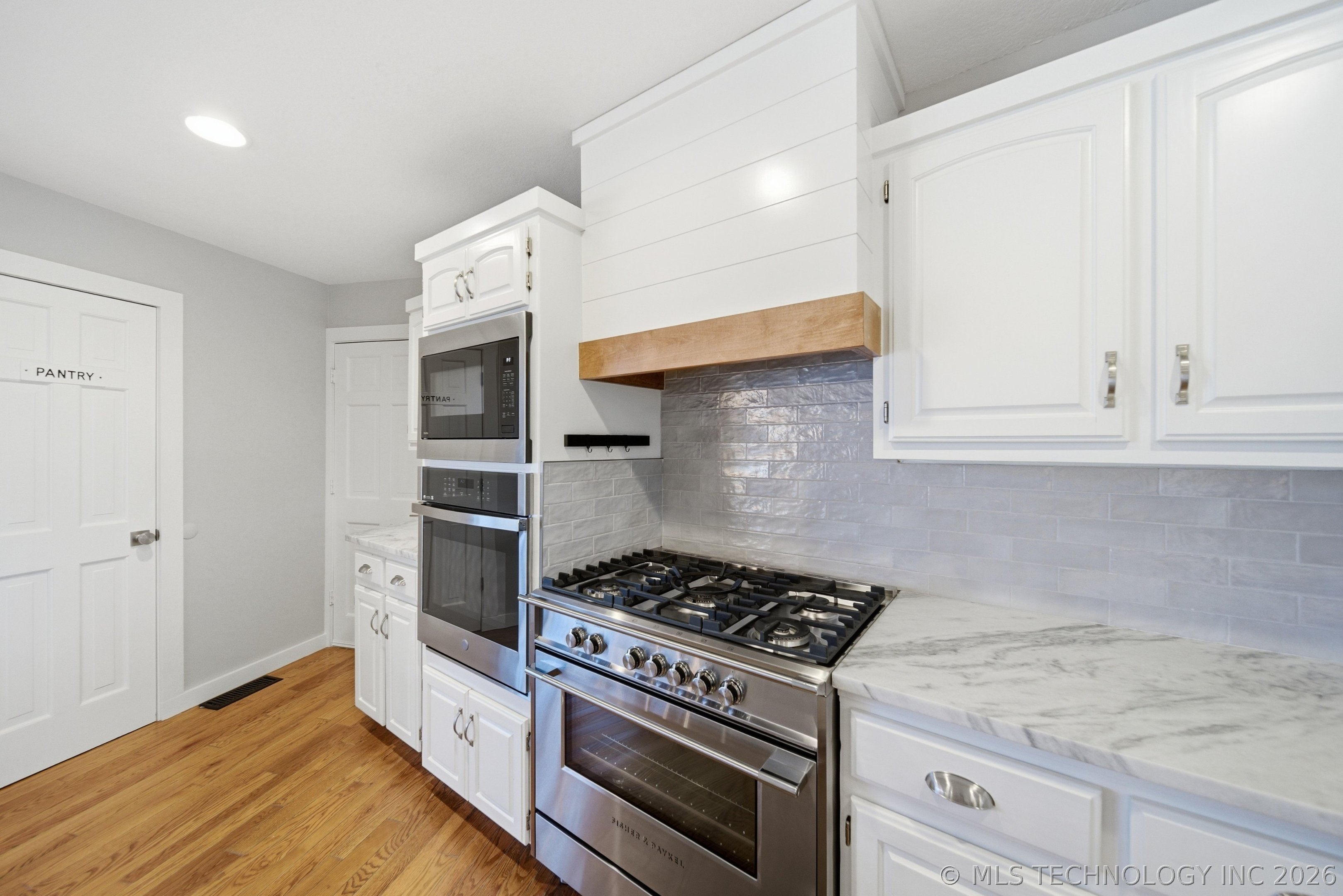 422 Ridge Oak Lane Property Photo 14