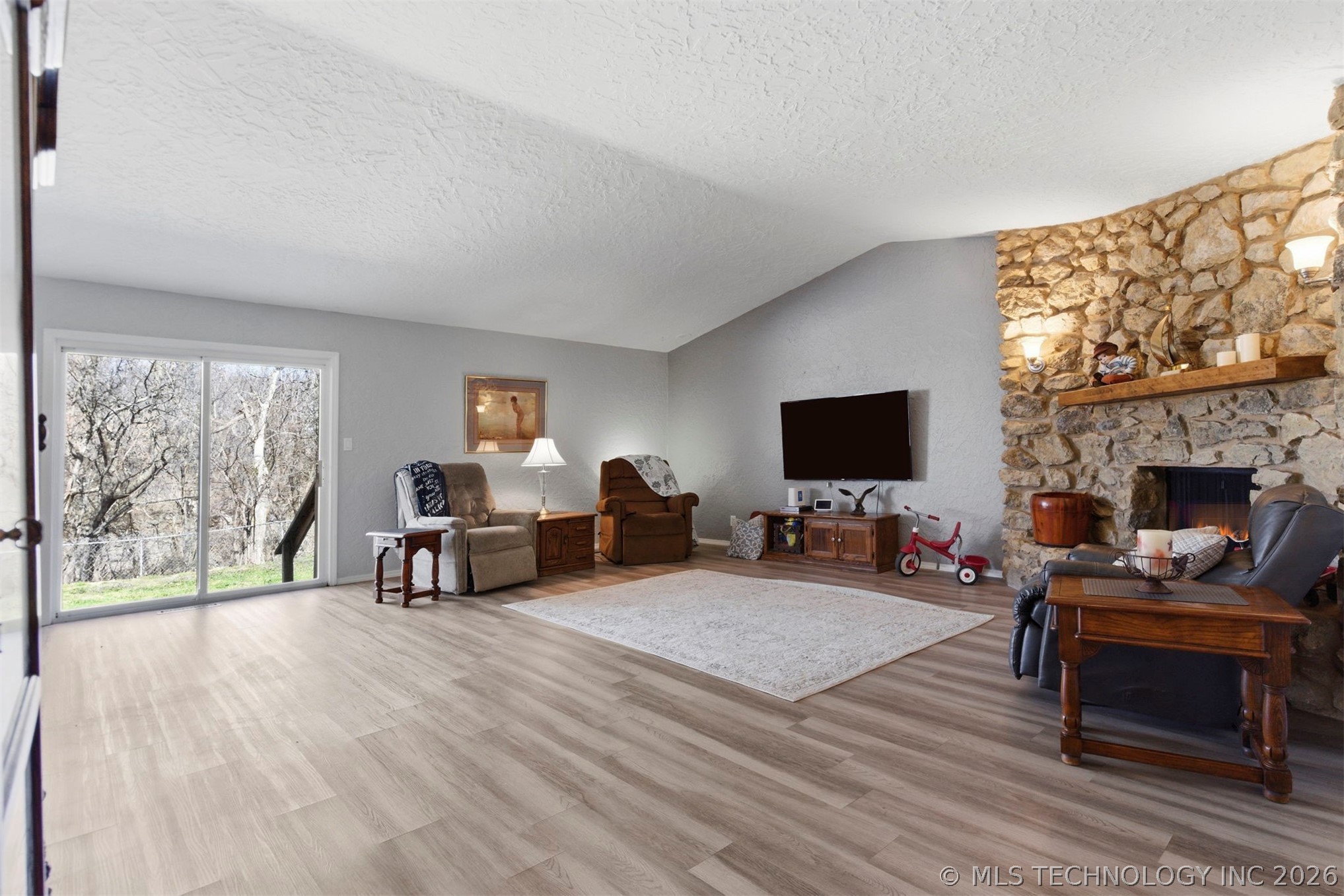 303 Prattwood Drive Property Photo 2