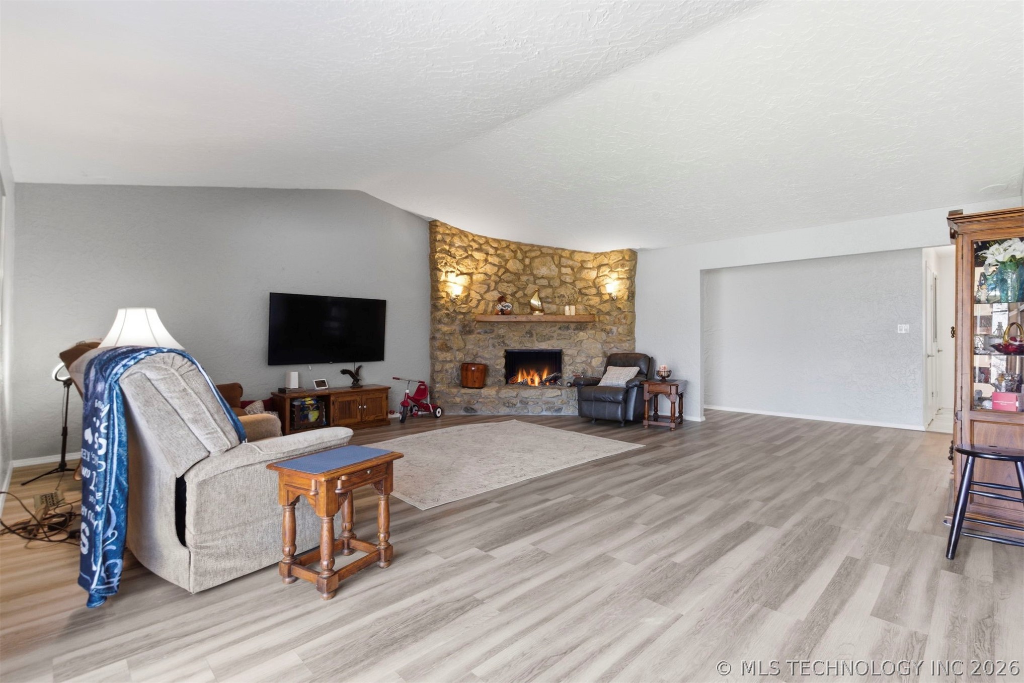 303 Prattwood Drive Property Photo 3