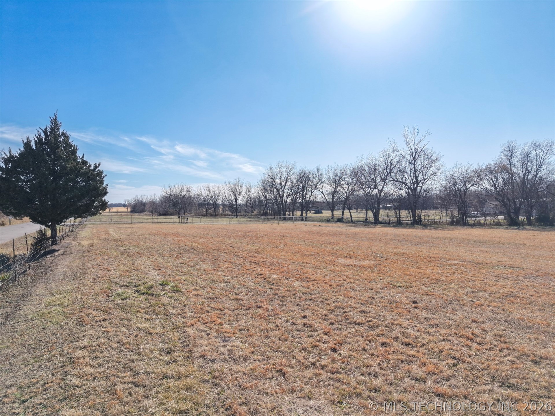 10610 N 20th West Avenue Property Photo 4