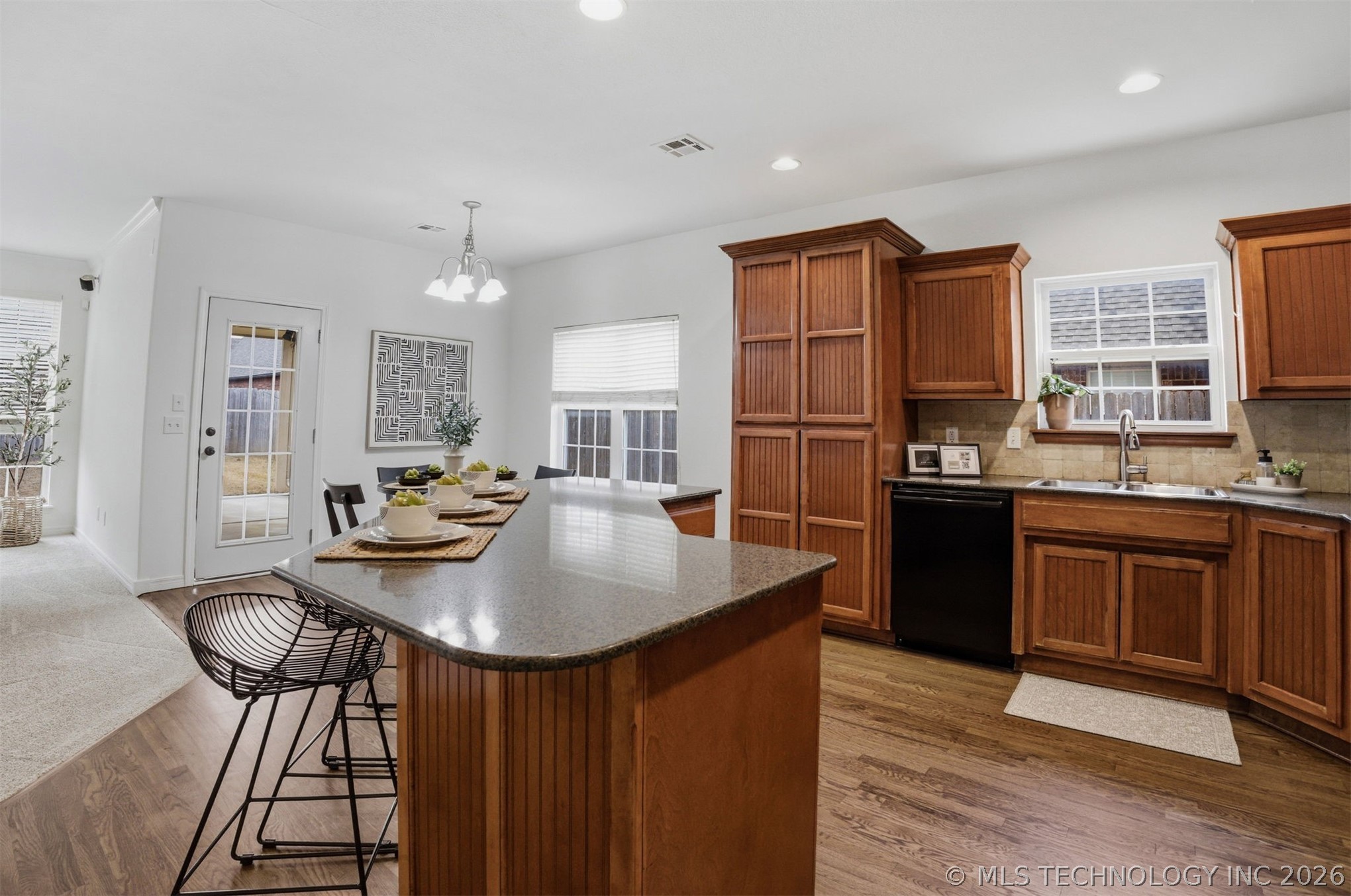 12009 S Umber Street Property Photo 10