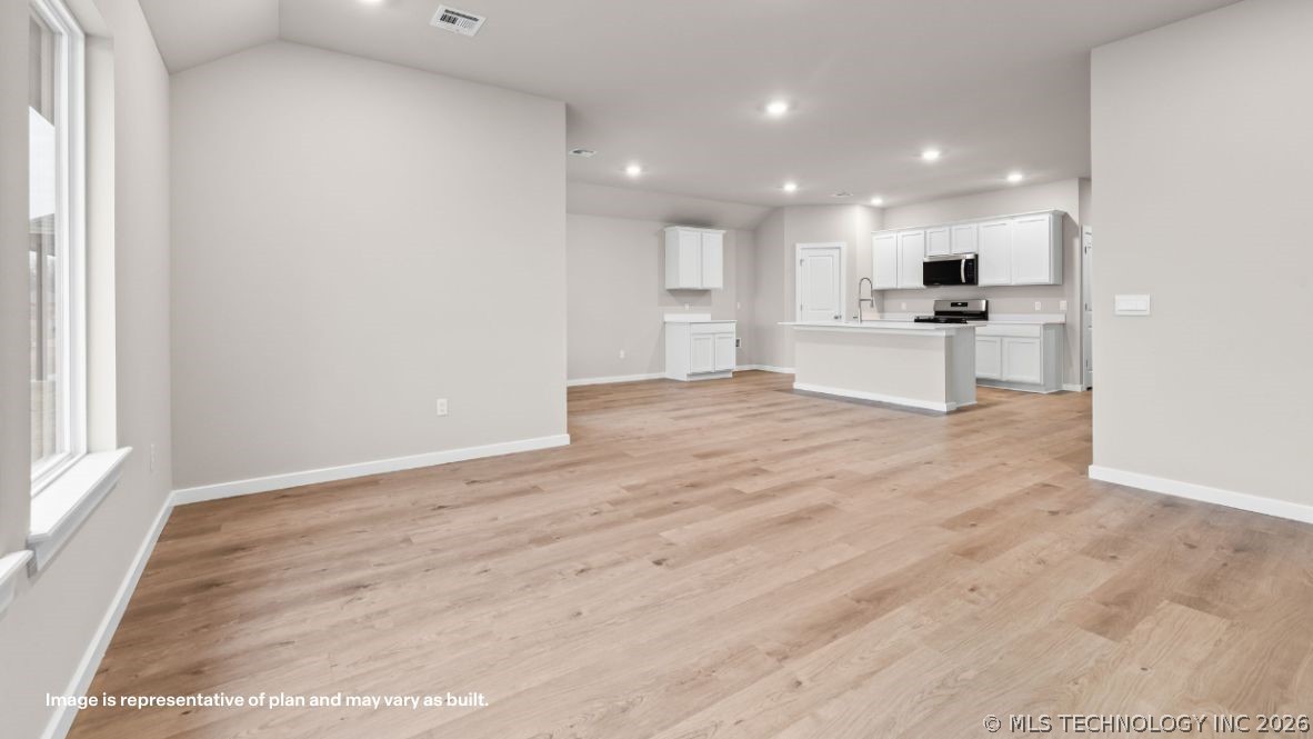 13514 S 100th East Avenue Property Photo 6
