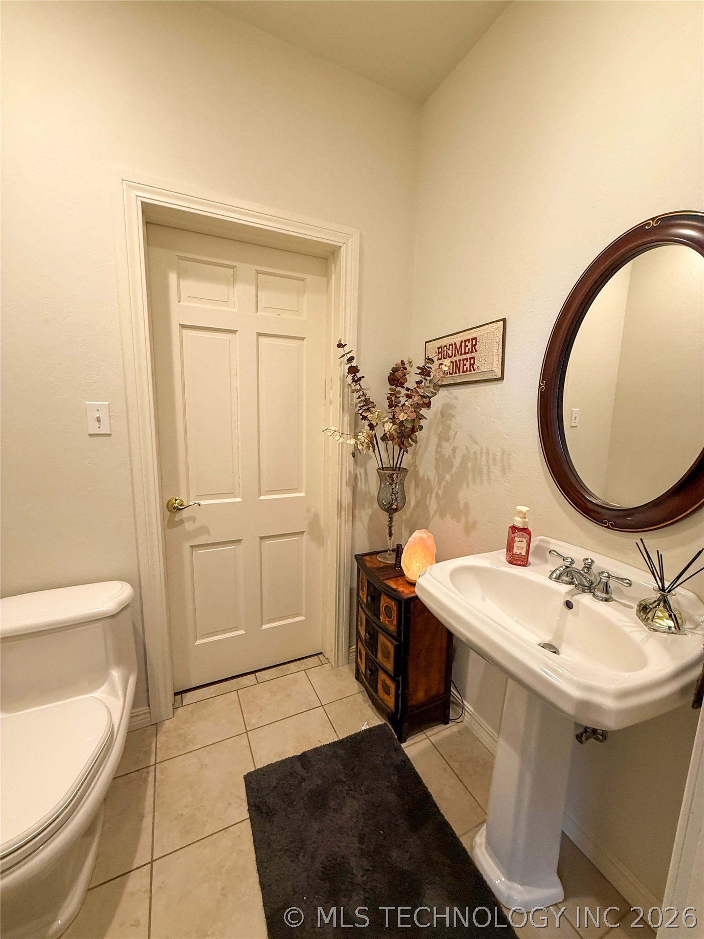 515 W Kings Road Property Photo 5