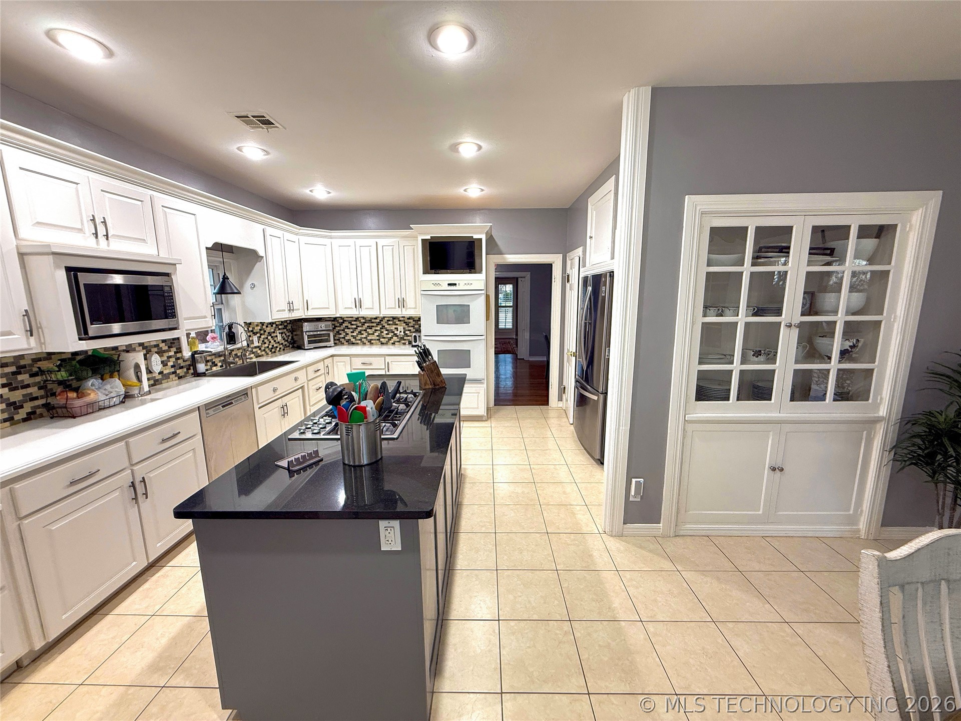 515 W Kings Road Property Photo 16