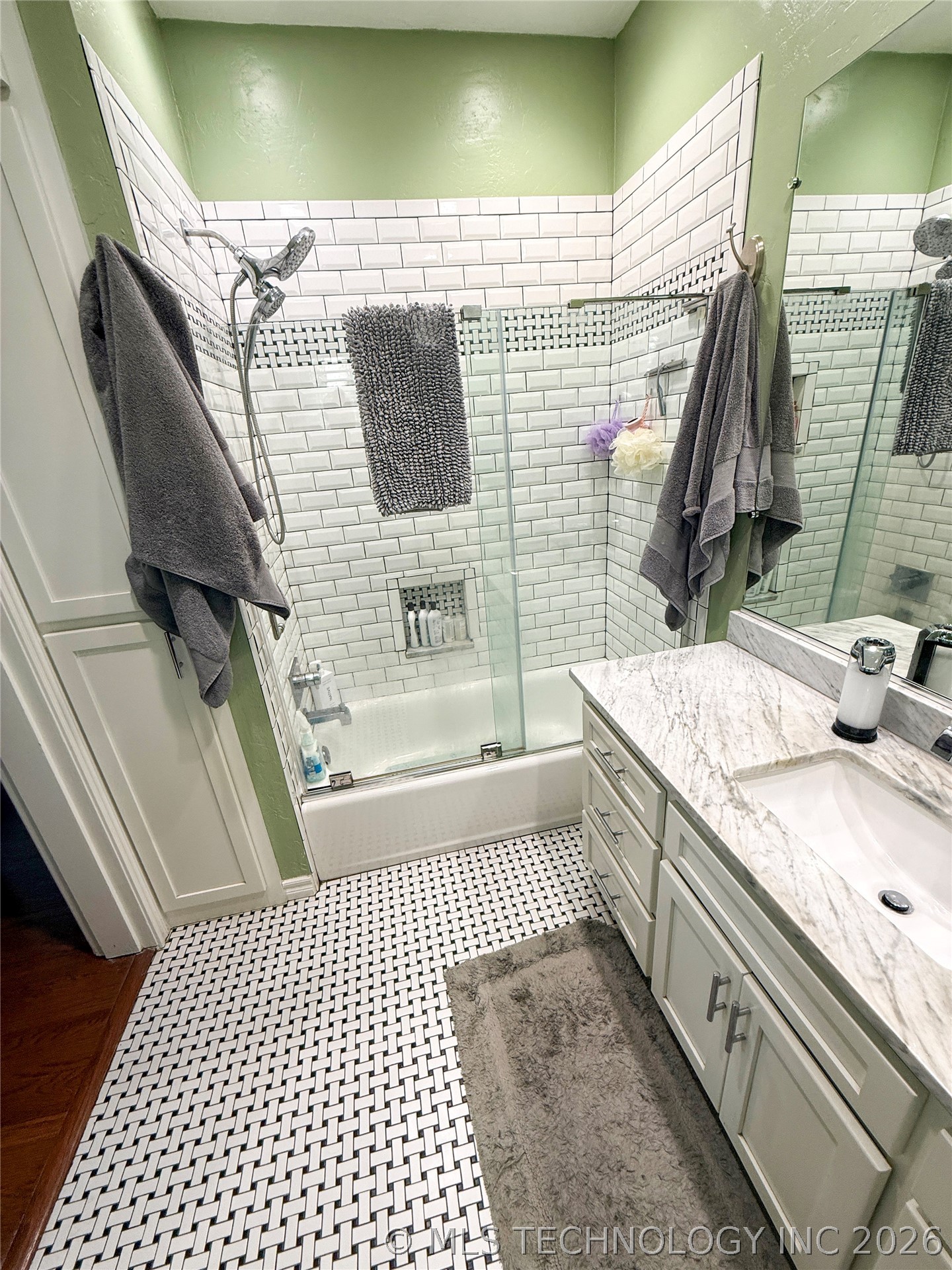 515 W Kings Road Property Photo 30