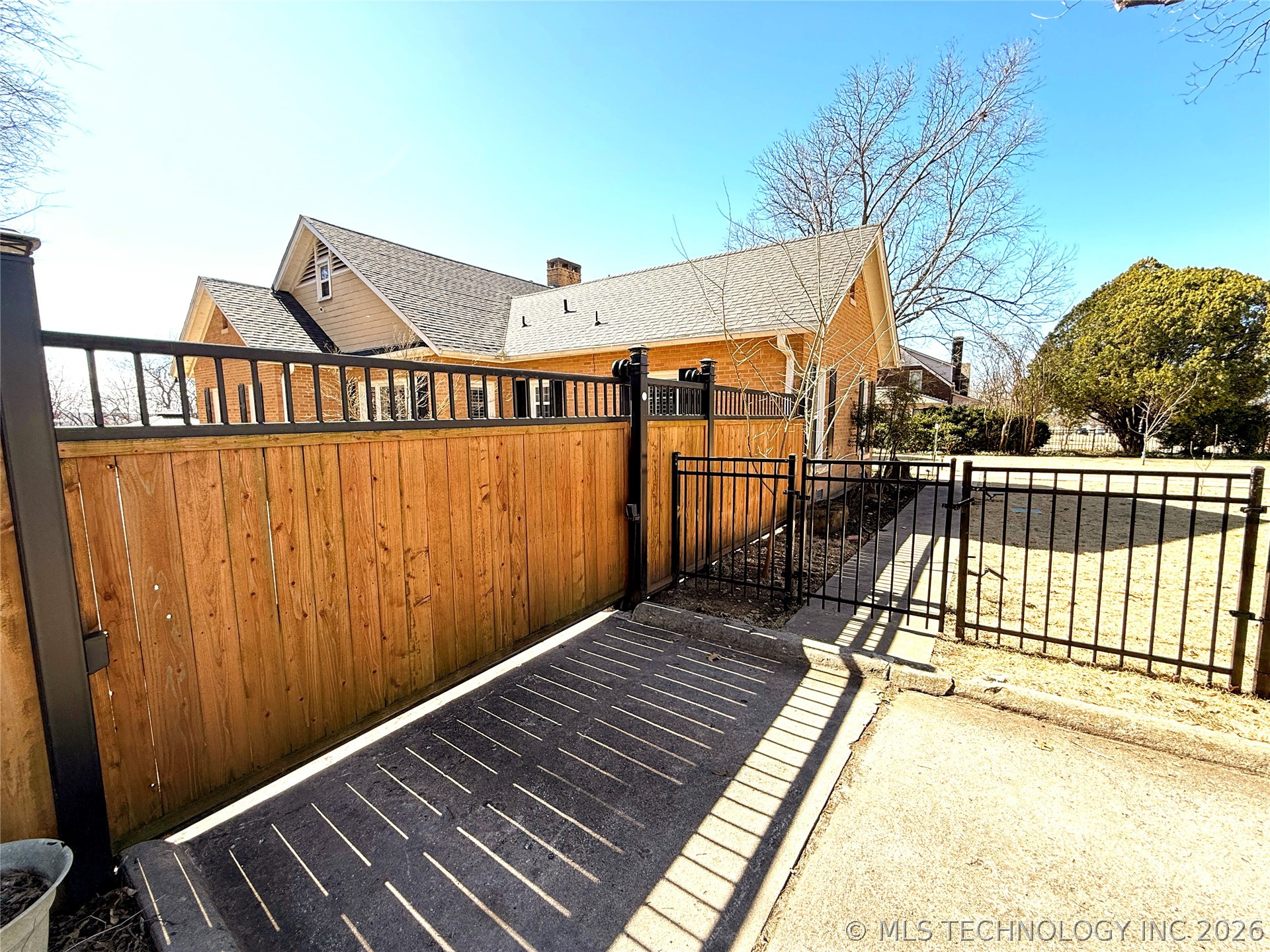 515 W Kings Road Property Photo 72