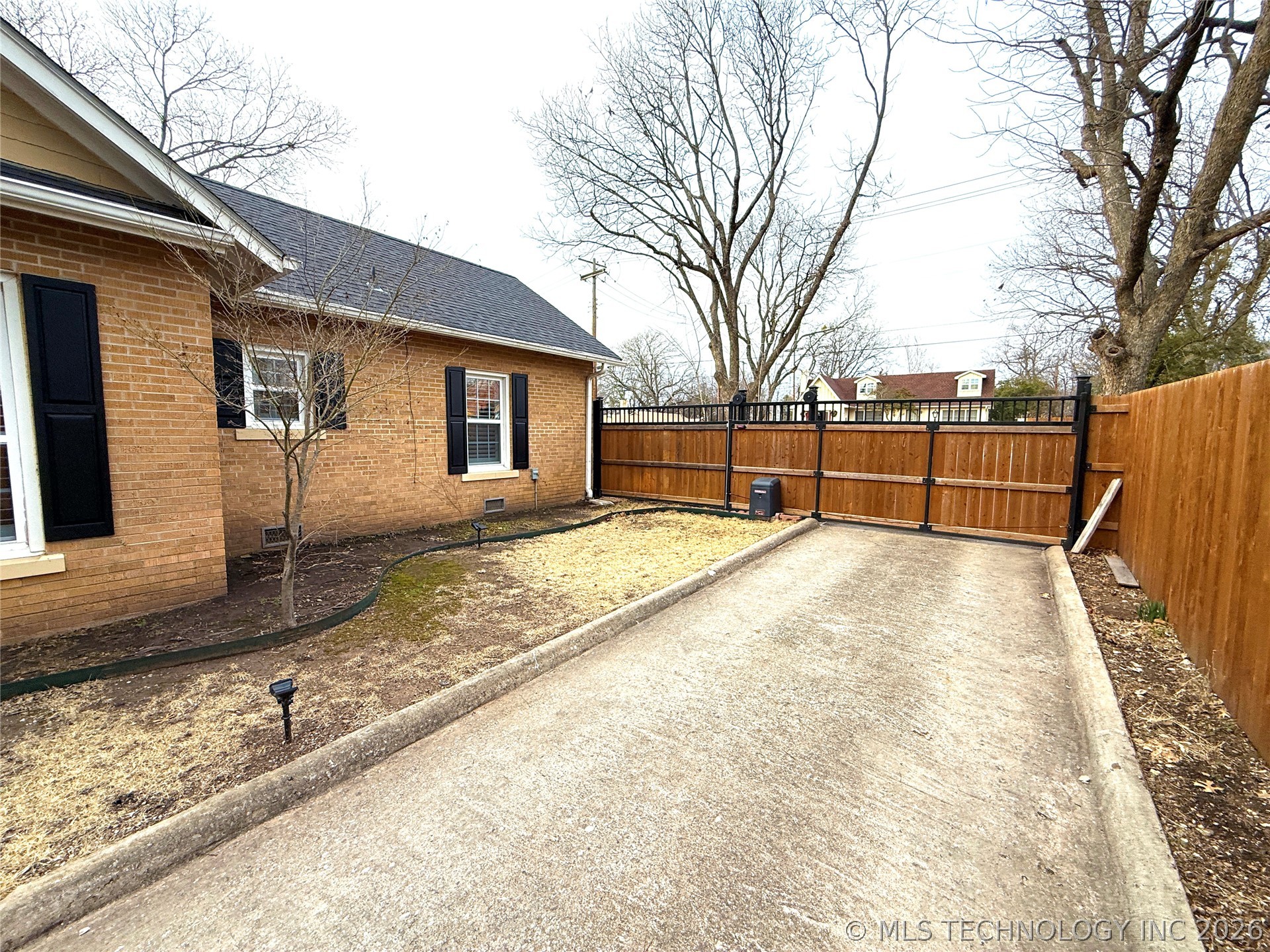 515 W Kings Road Property Photo 75
