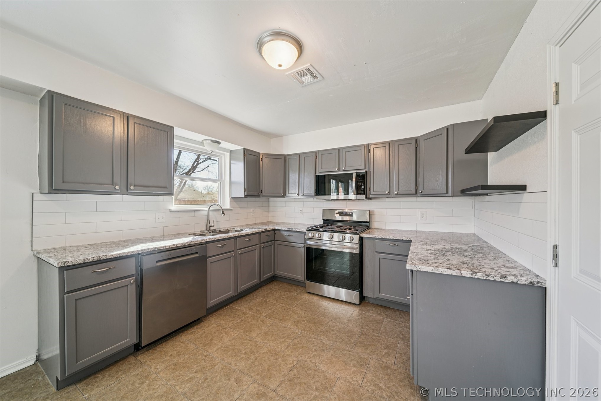 582 E 133rd Place Property Photo 9