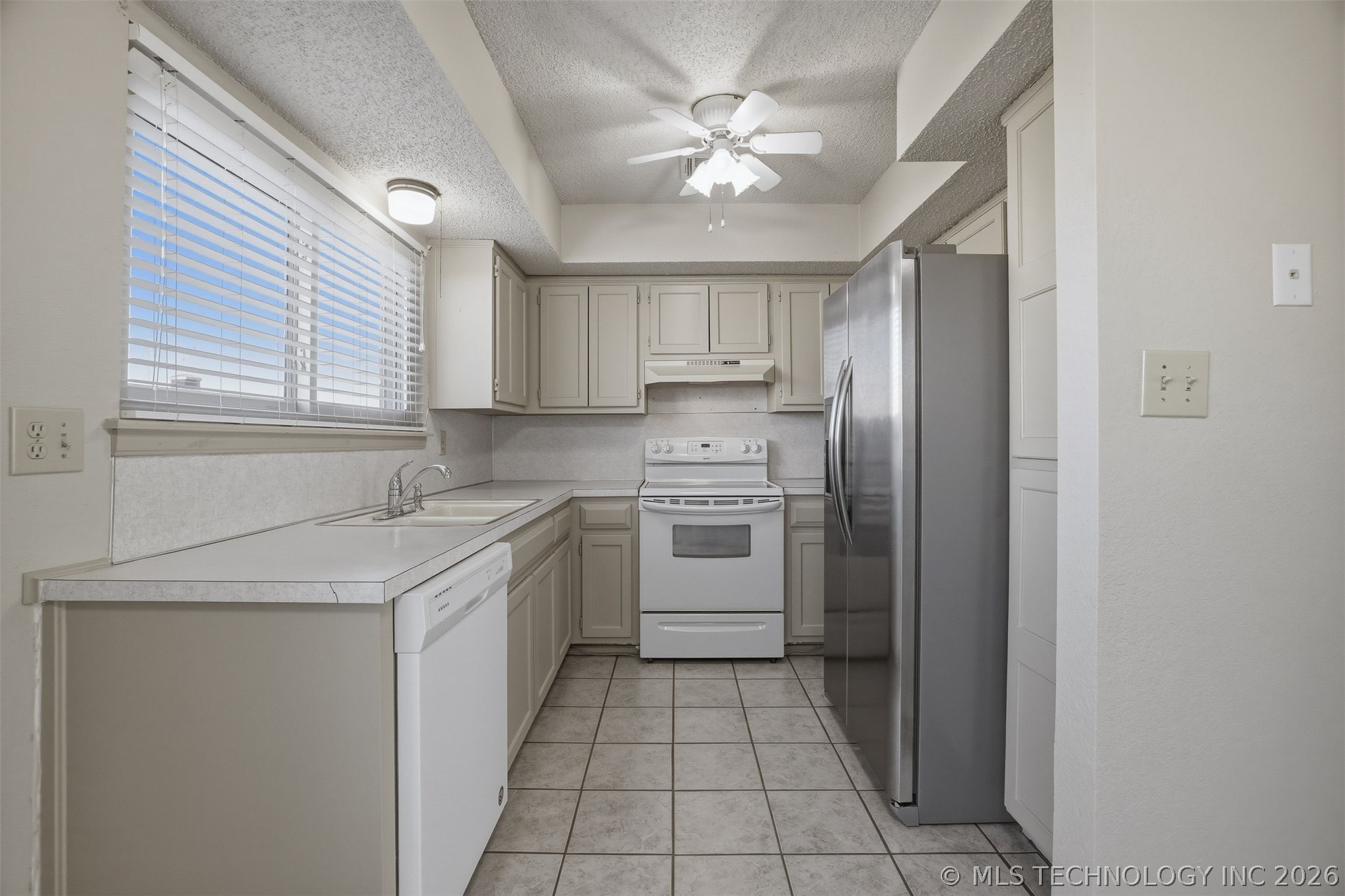 1231 E 112th Street 26-1d Property Photo 12