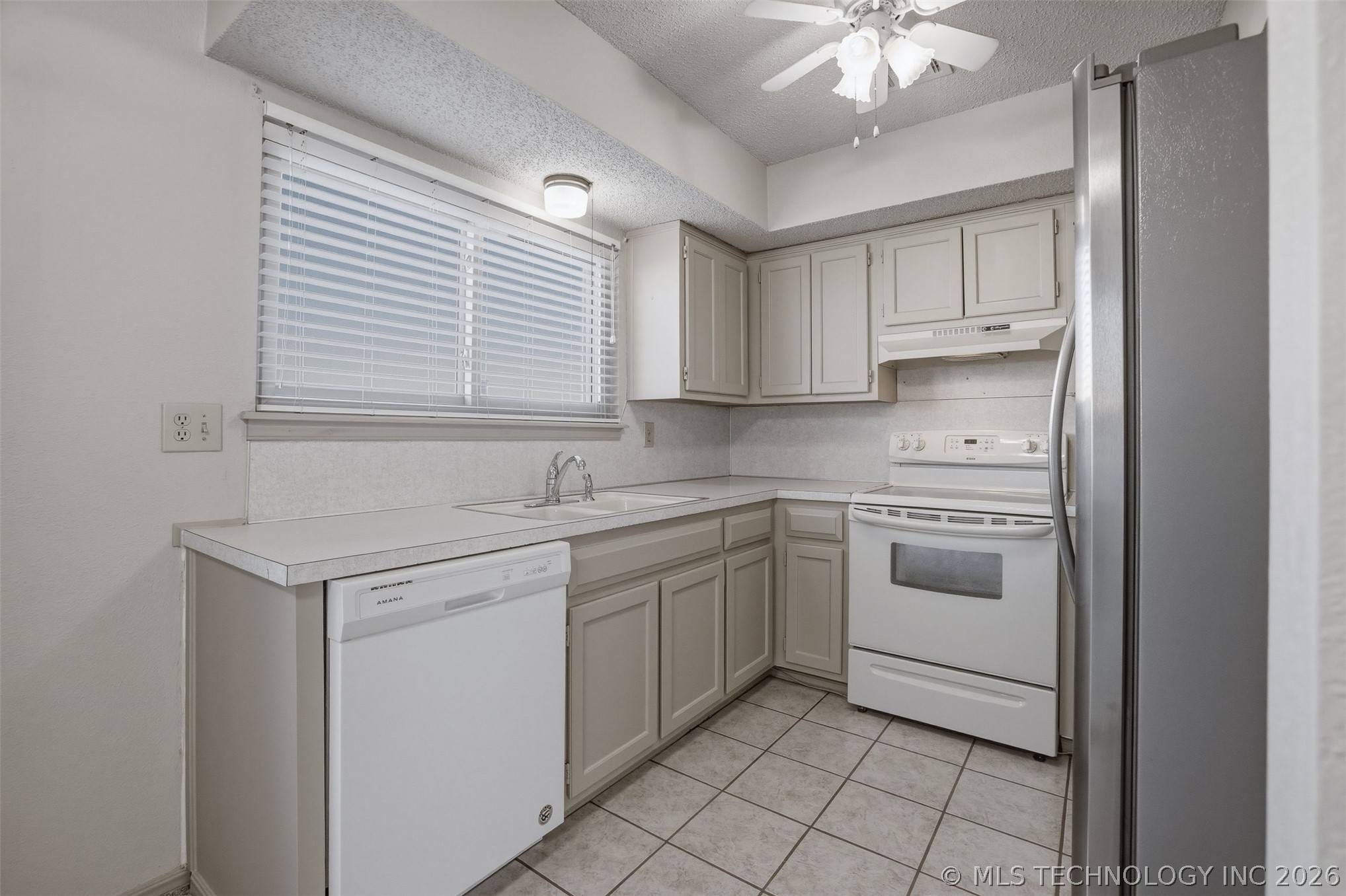 1231 E 112th Street 26-1d Property Photo 13