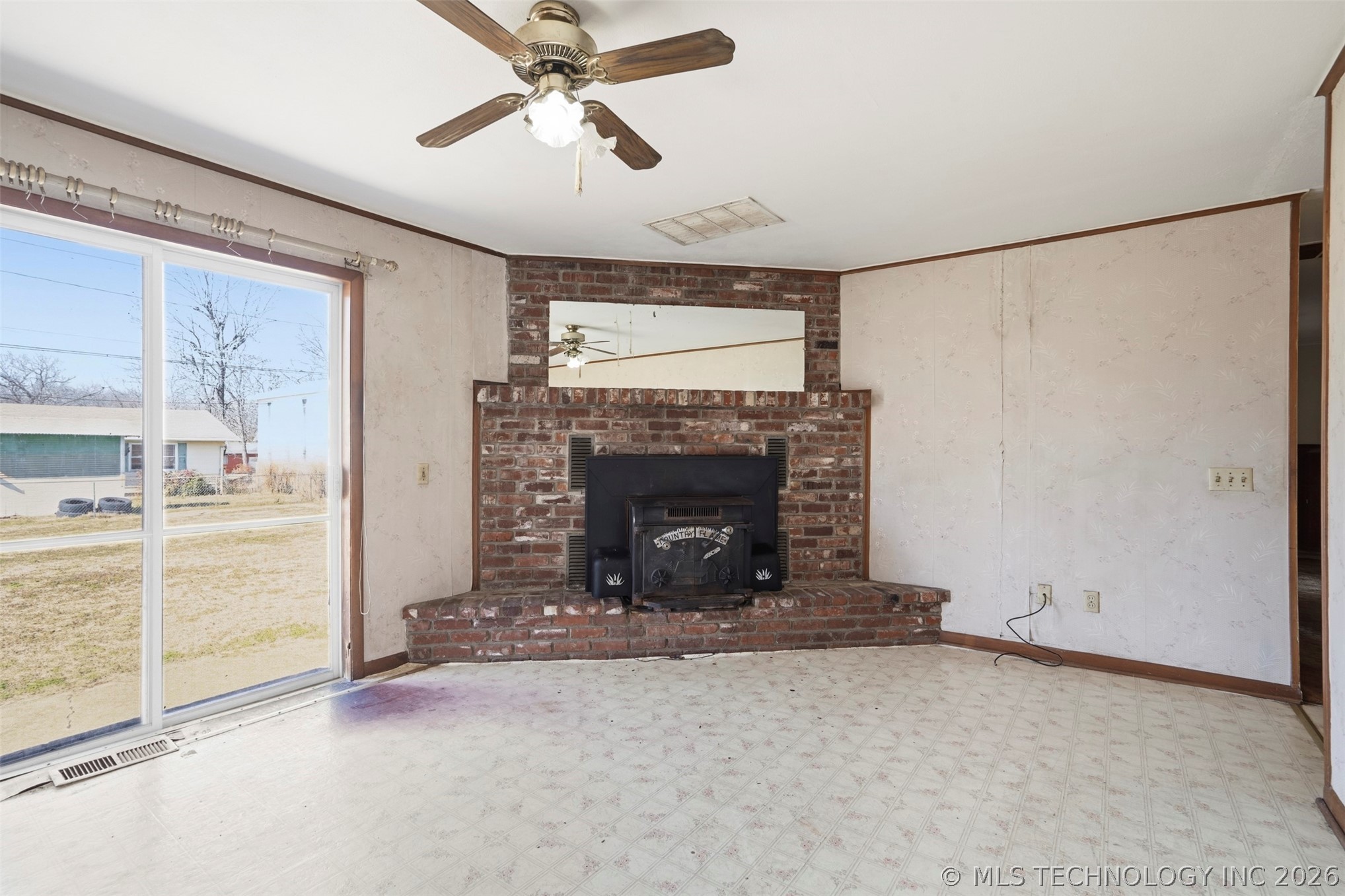 909 Francis Property Photo 9