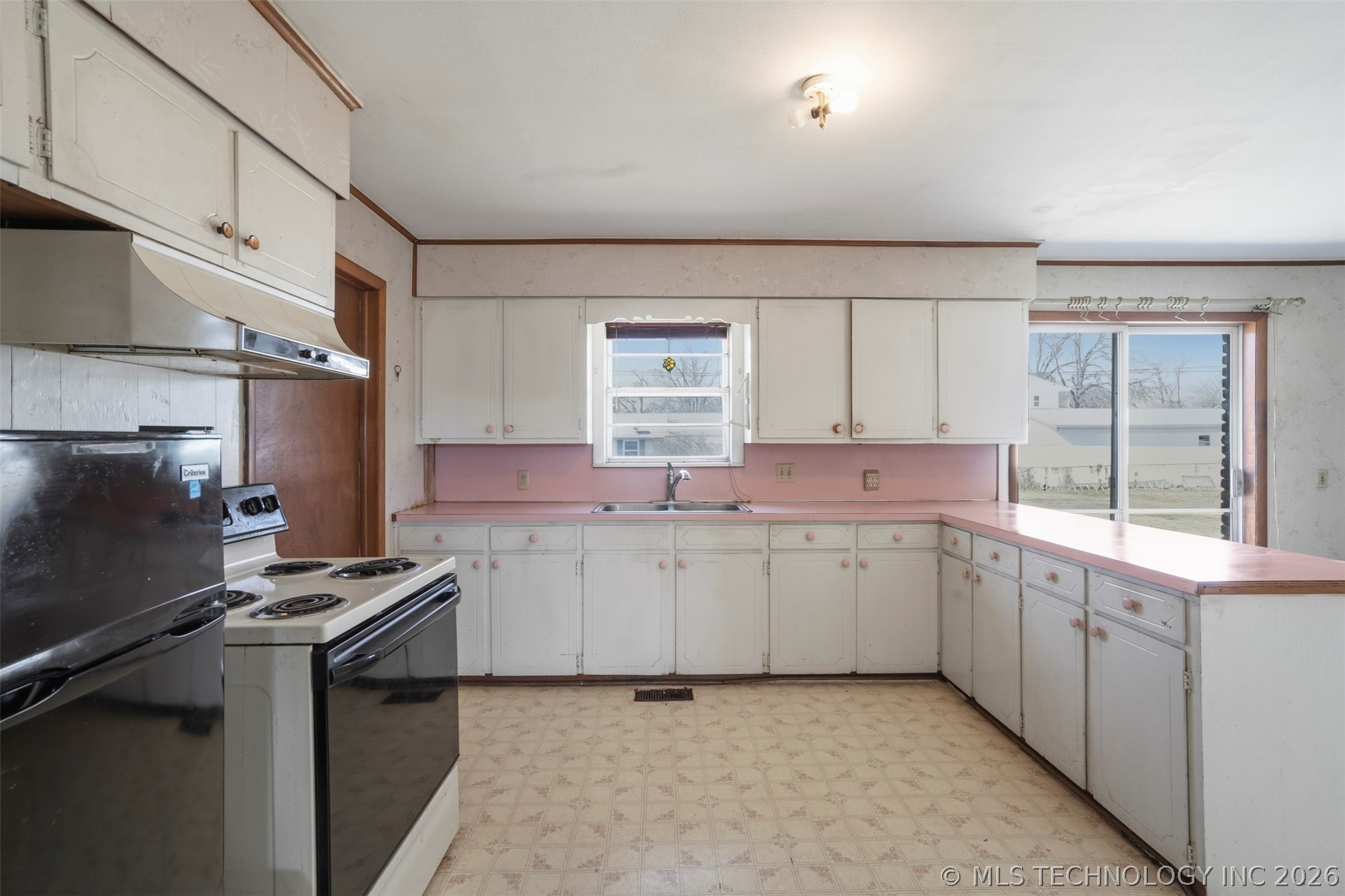 909 Francis Property Photo 12