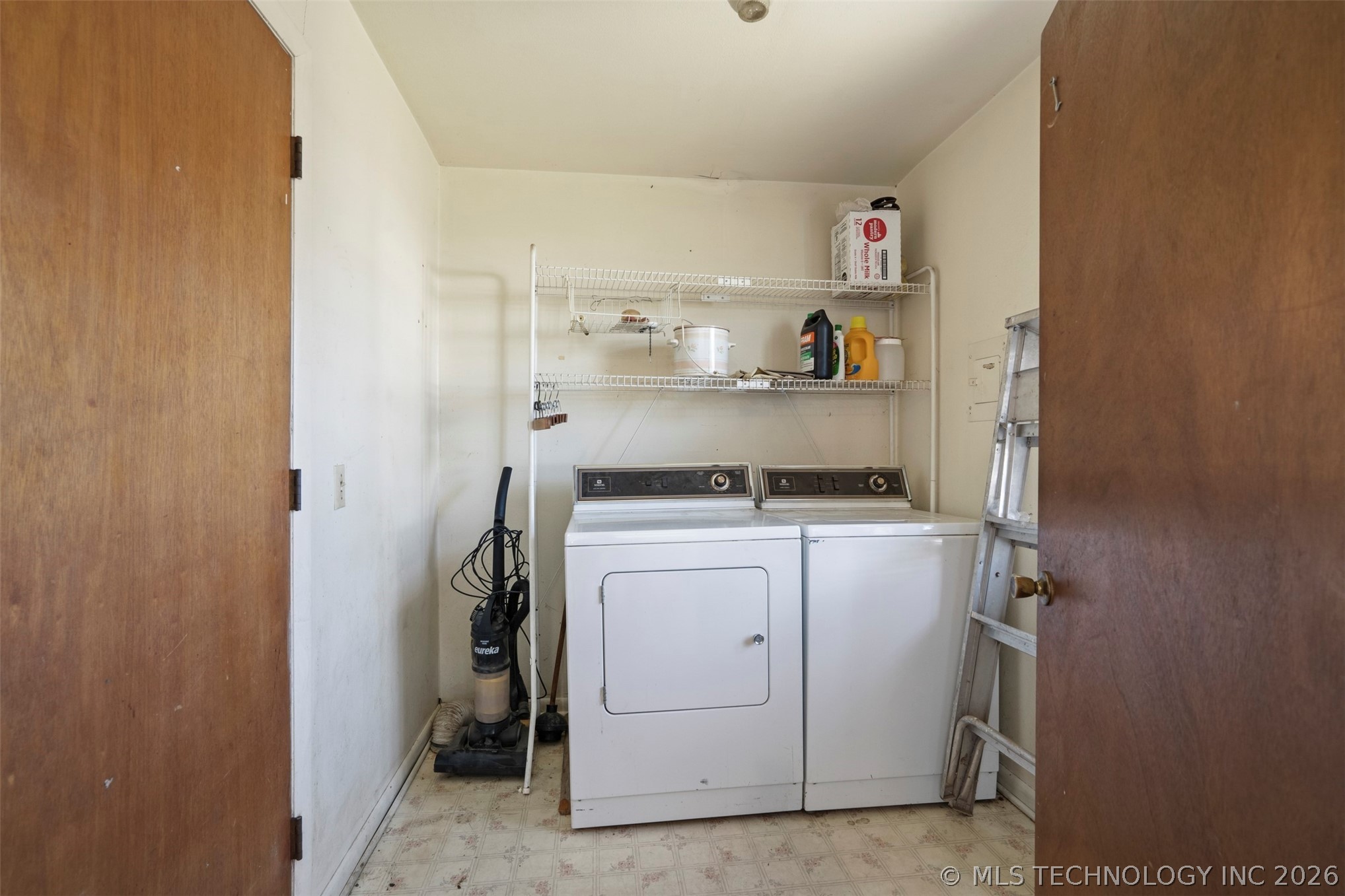 909 Francis Property Photo 15