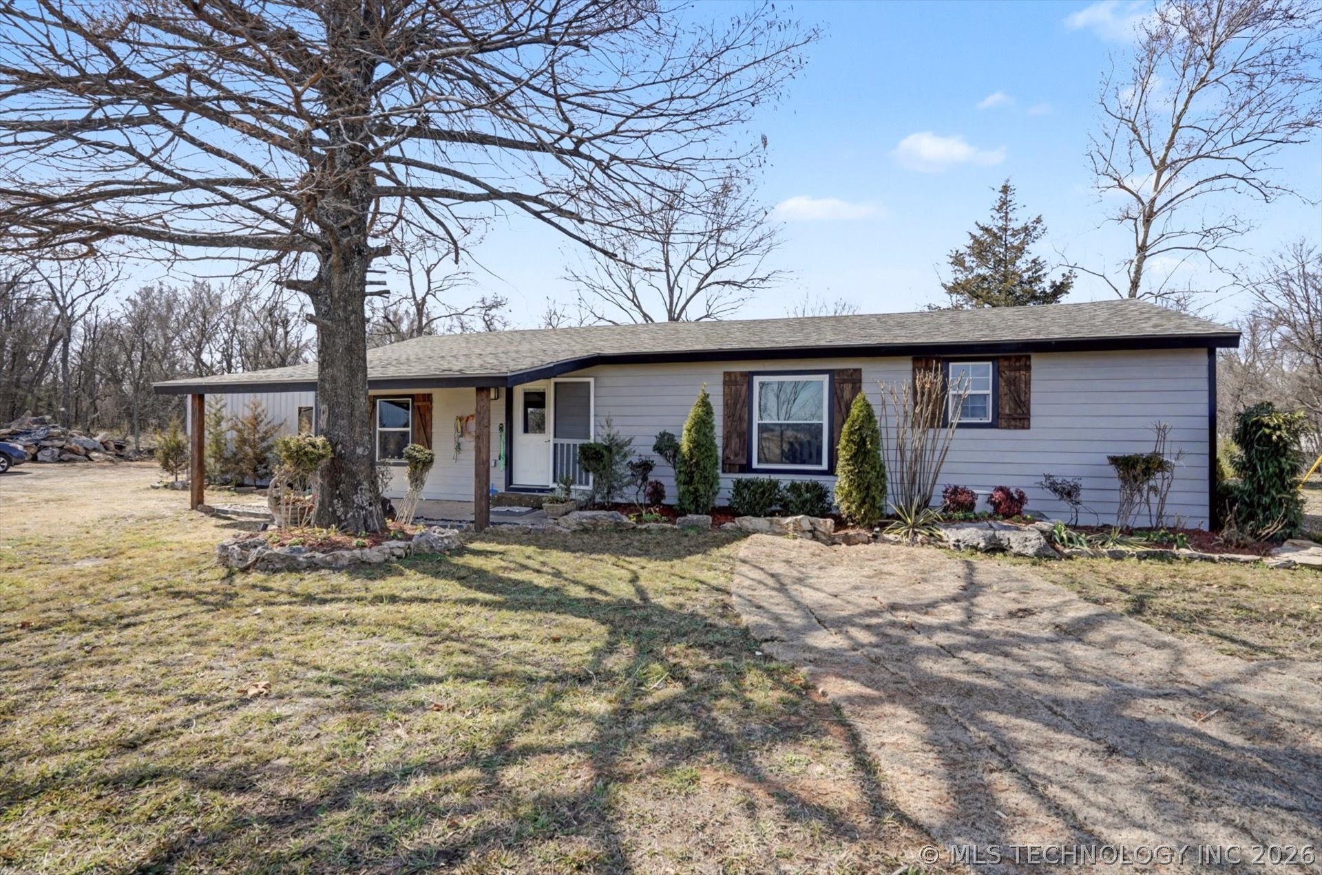 745 N 260 Road Property Photo 1