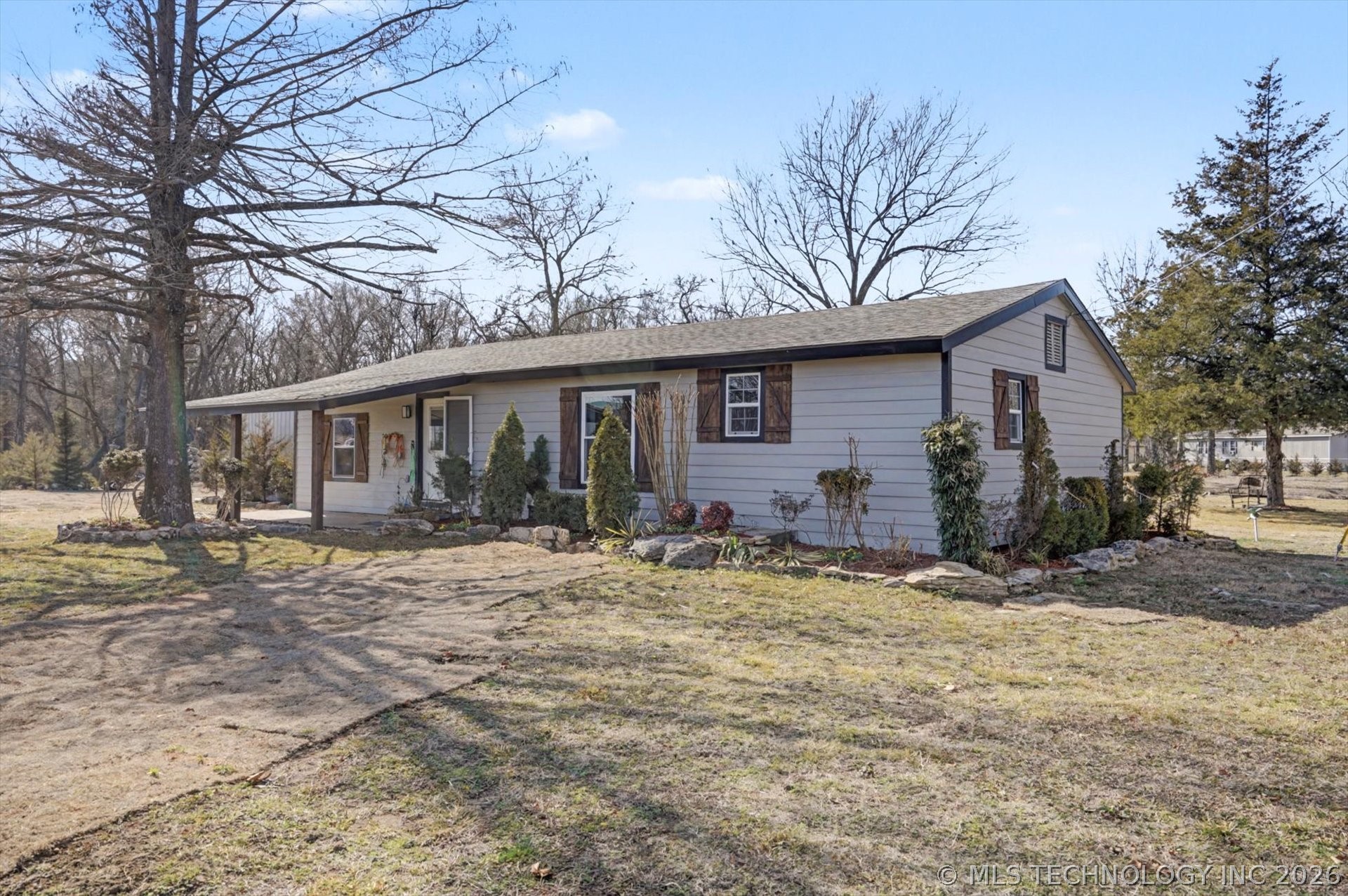 745 N 260 Road Property Photo 2