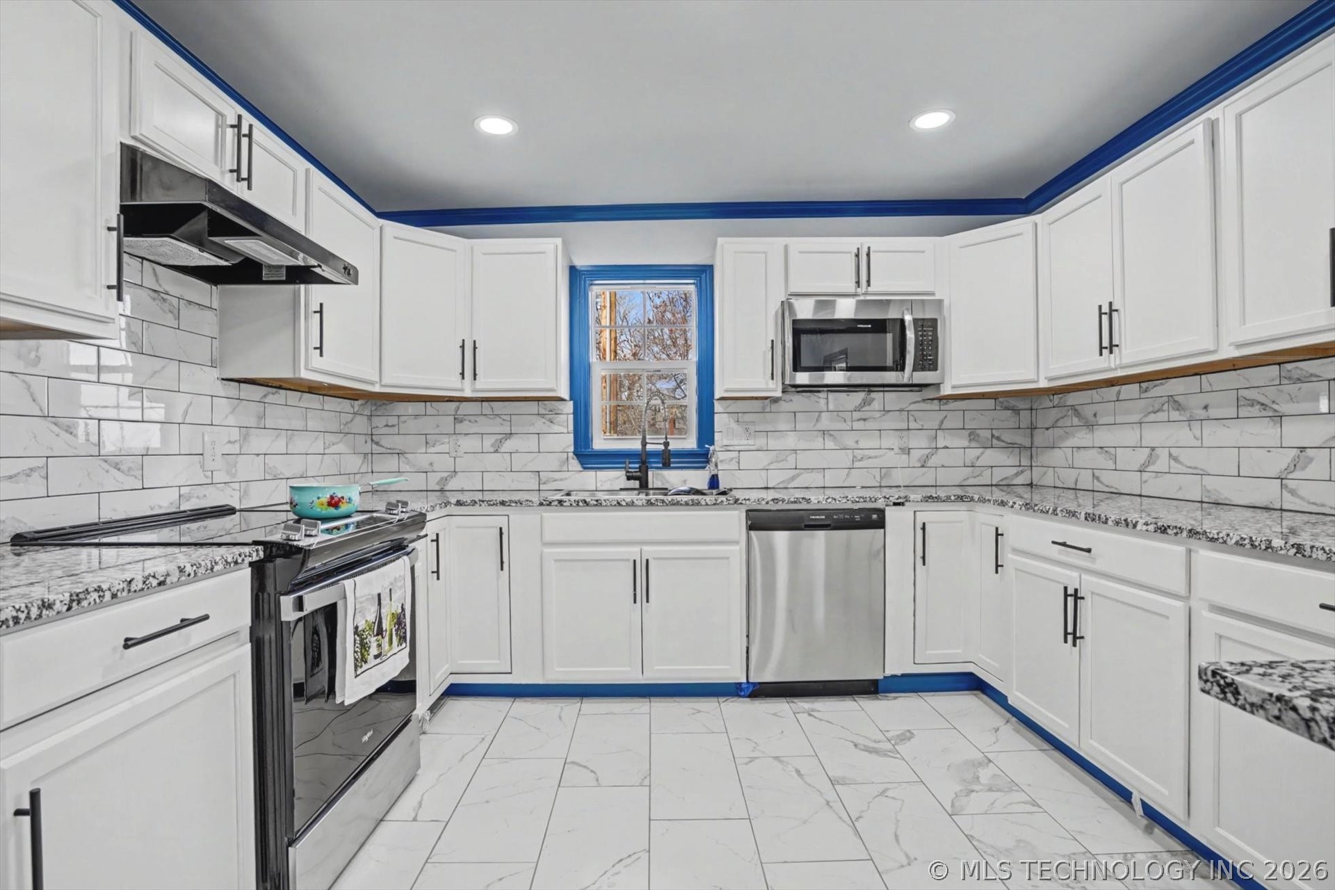 745 N 260 Road Property Photo 7