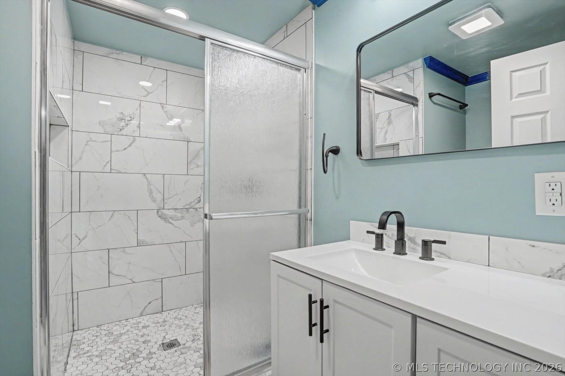 745 N 260 Road Property Photo 15