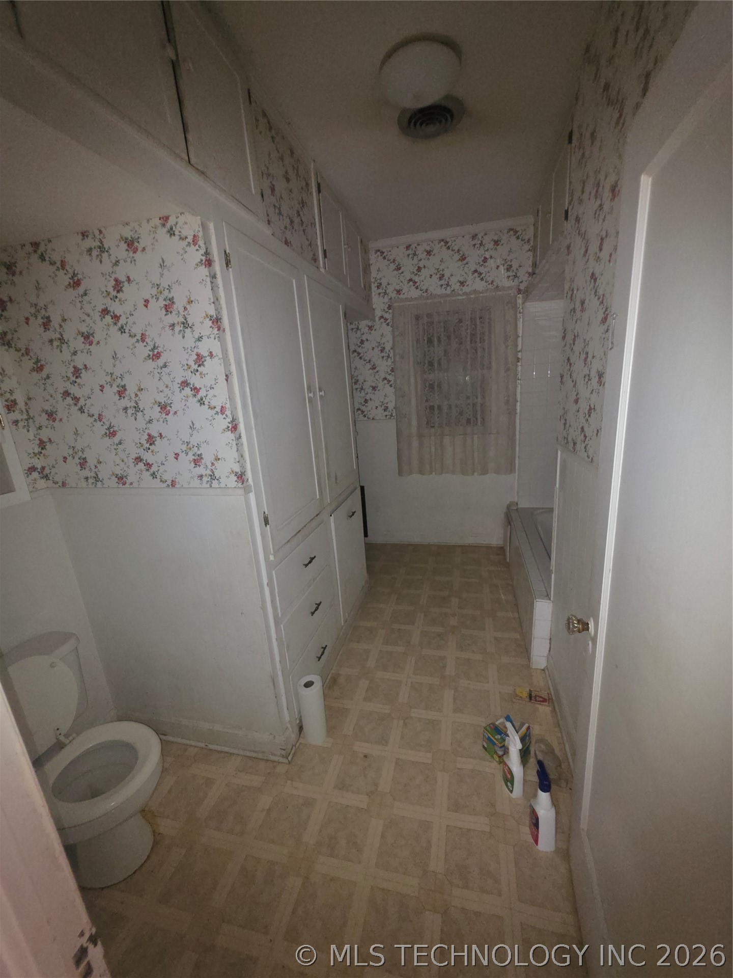 1819 W Evergreen Street Property Photo 9