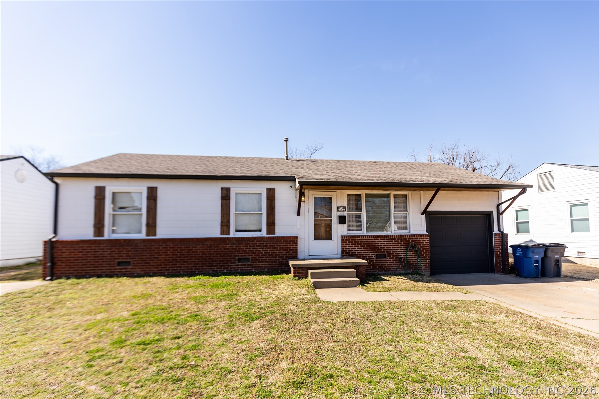 828 N Darlington Avenue Property Photo 1