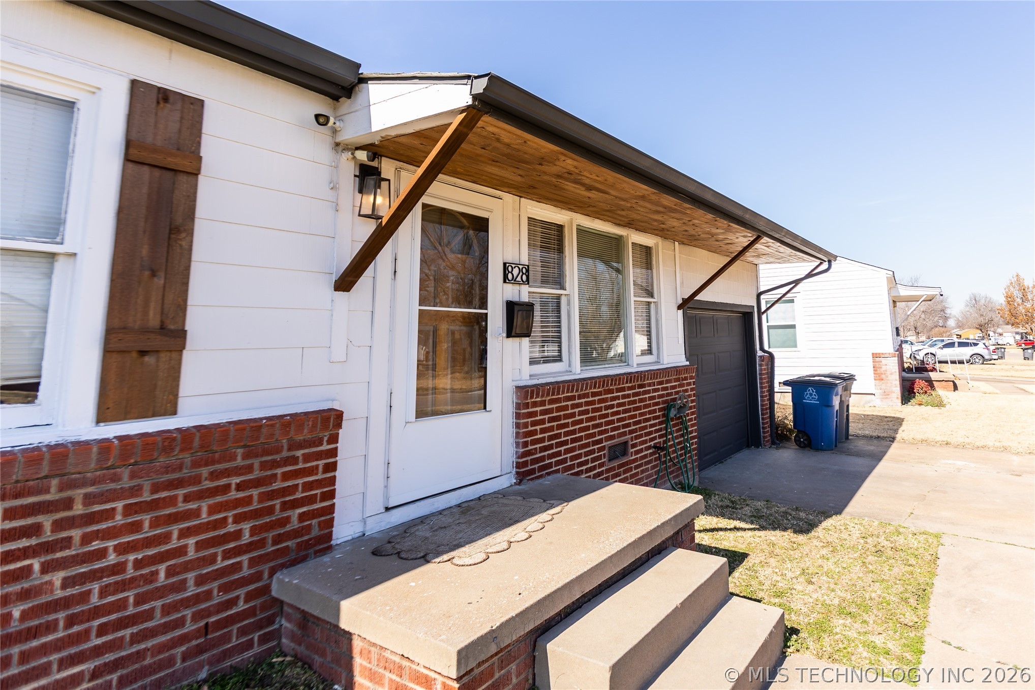 828 N Darlington Avenue Property Photo 2