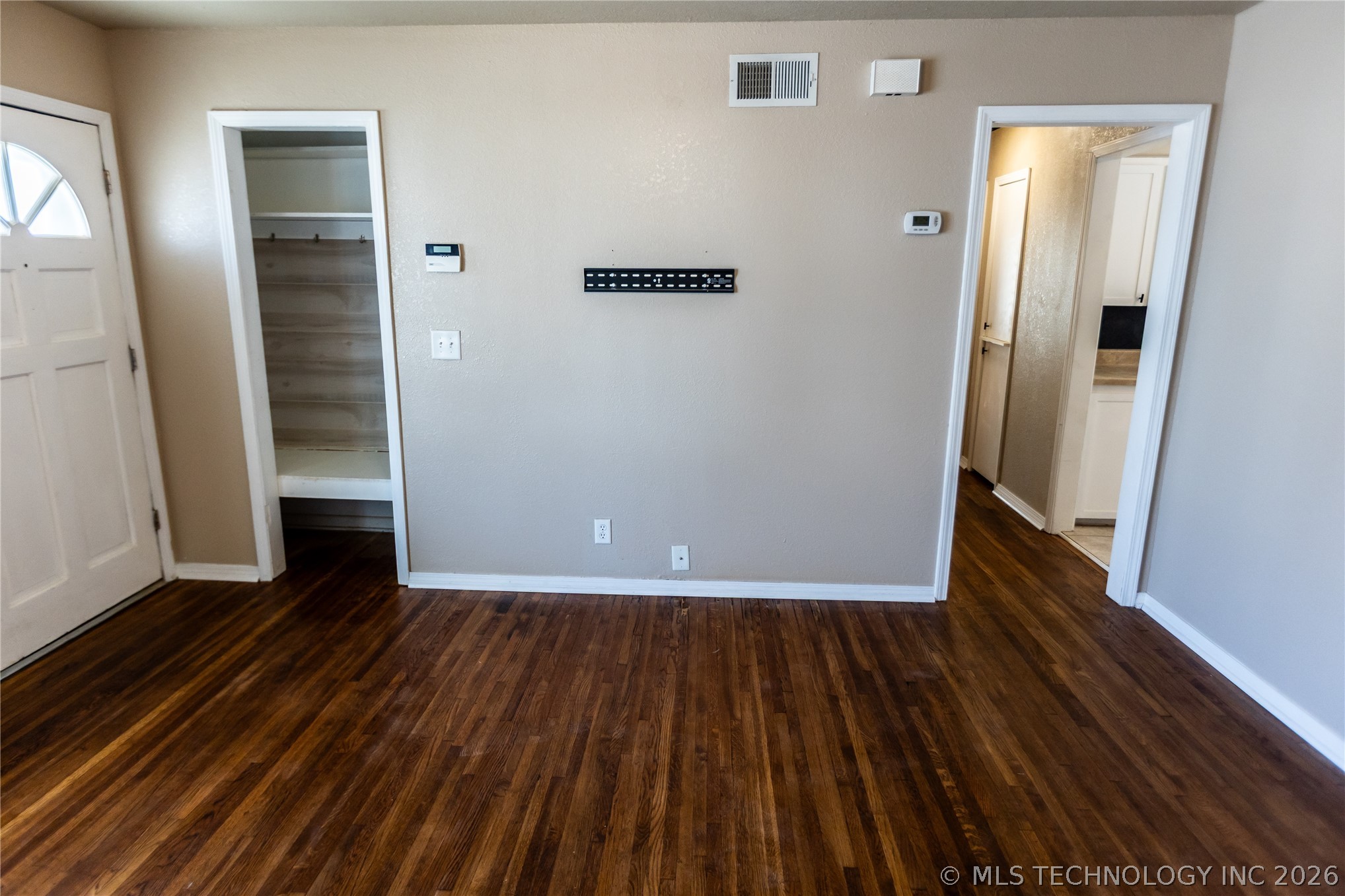828 N Darlington Avenue Property Photo 4