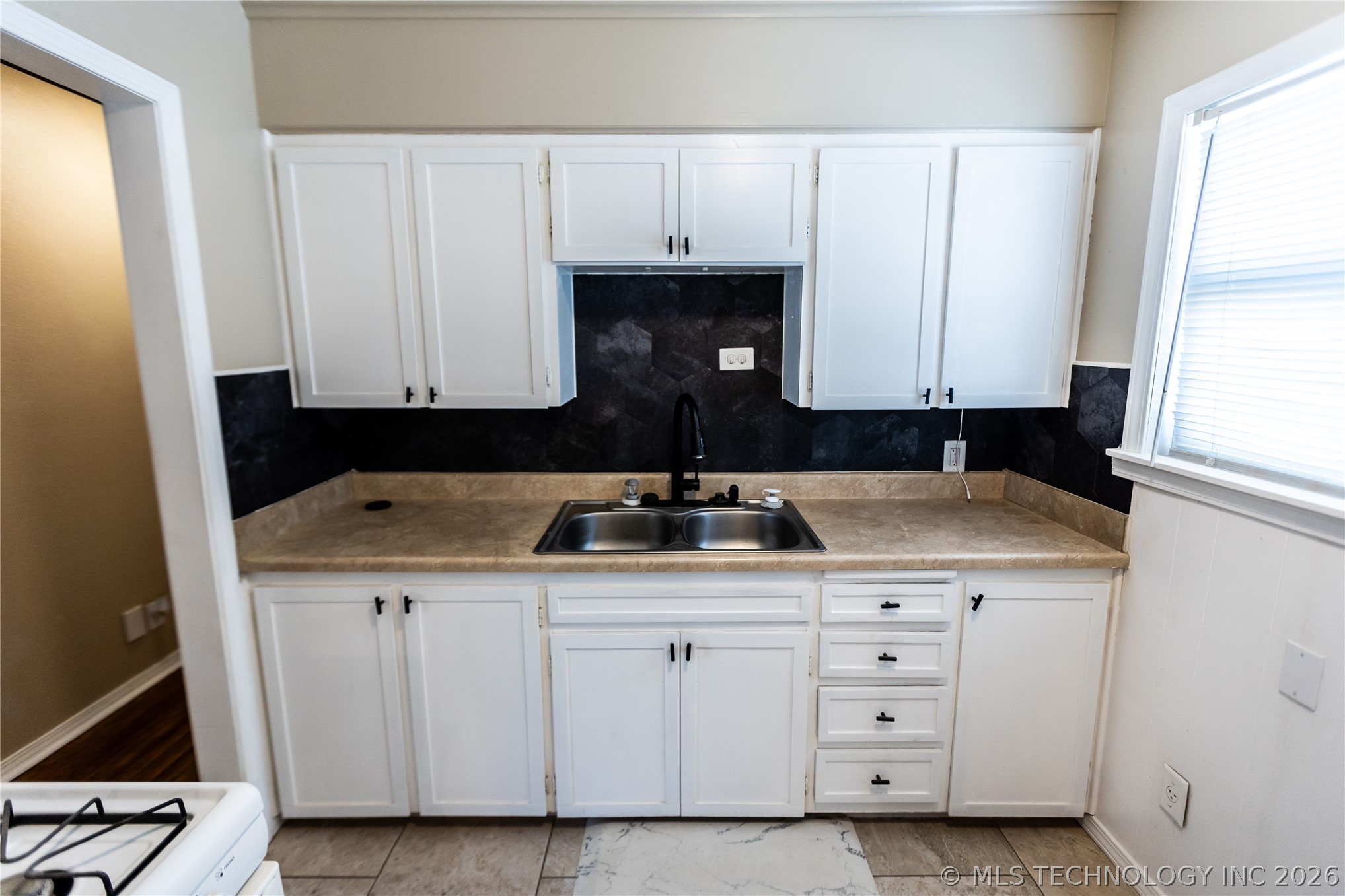 828 N Darlington Avenue Property Photo 7