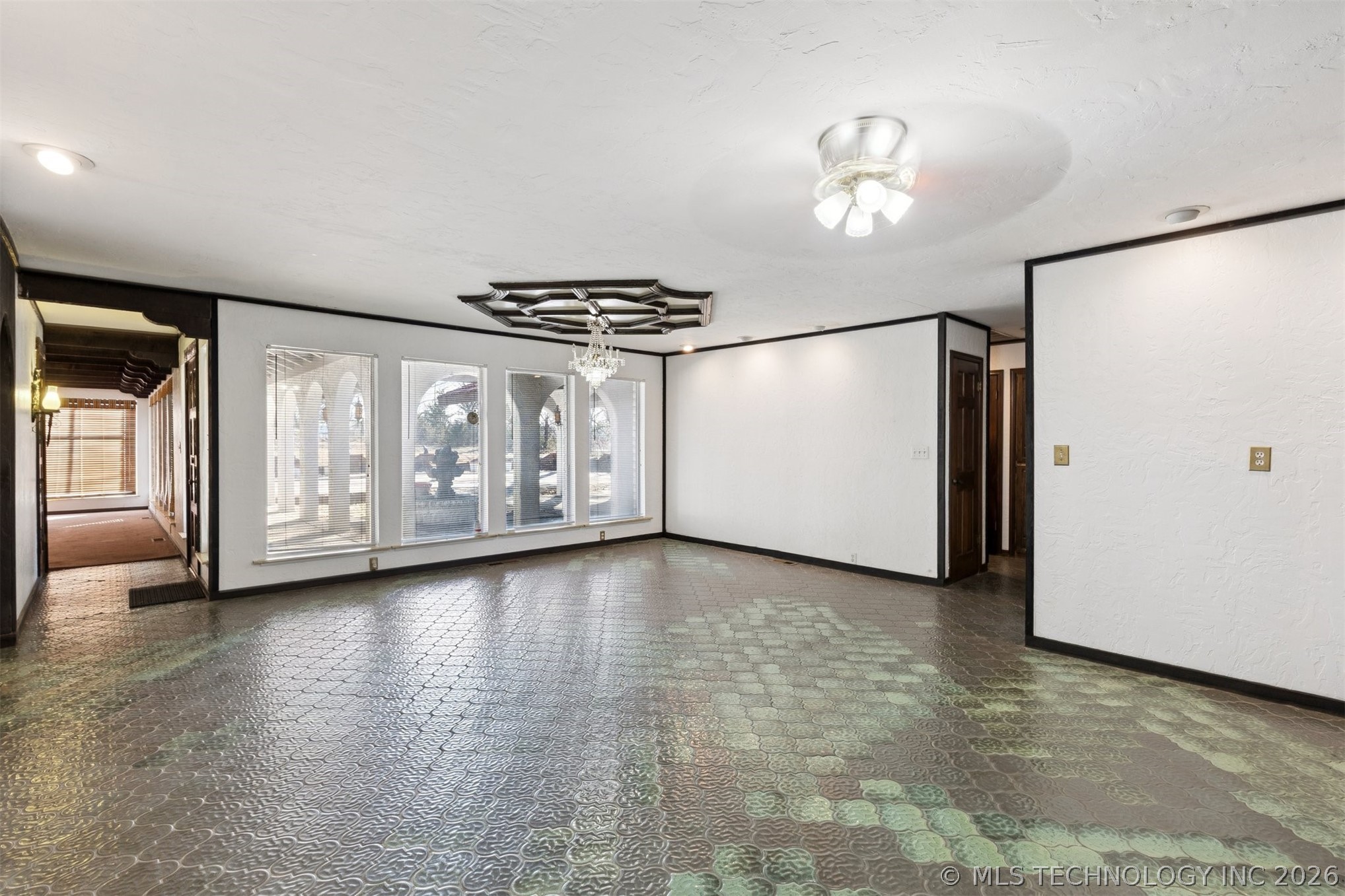 203 N Skinner Avenue Property Photo 11