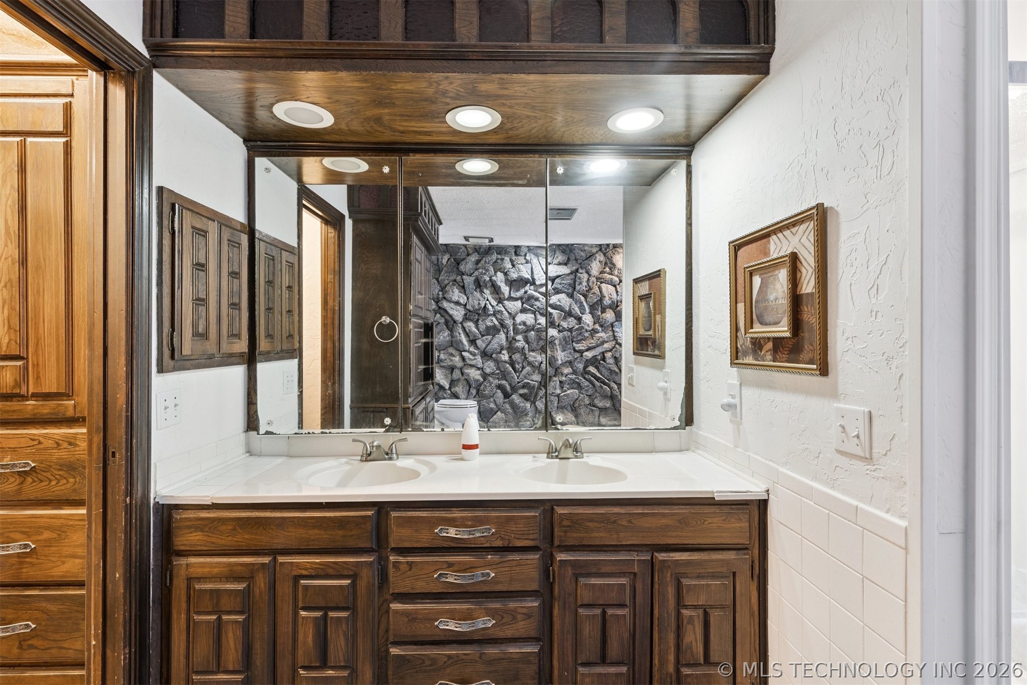 203 N Skinner Avenue Property Photo 32