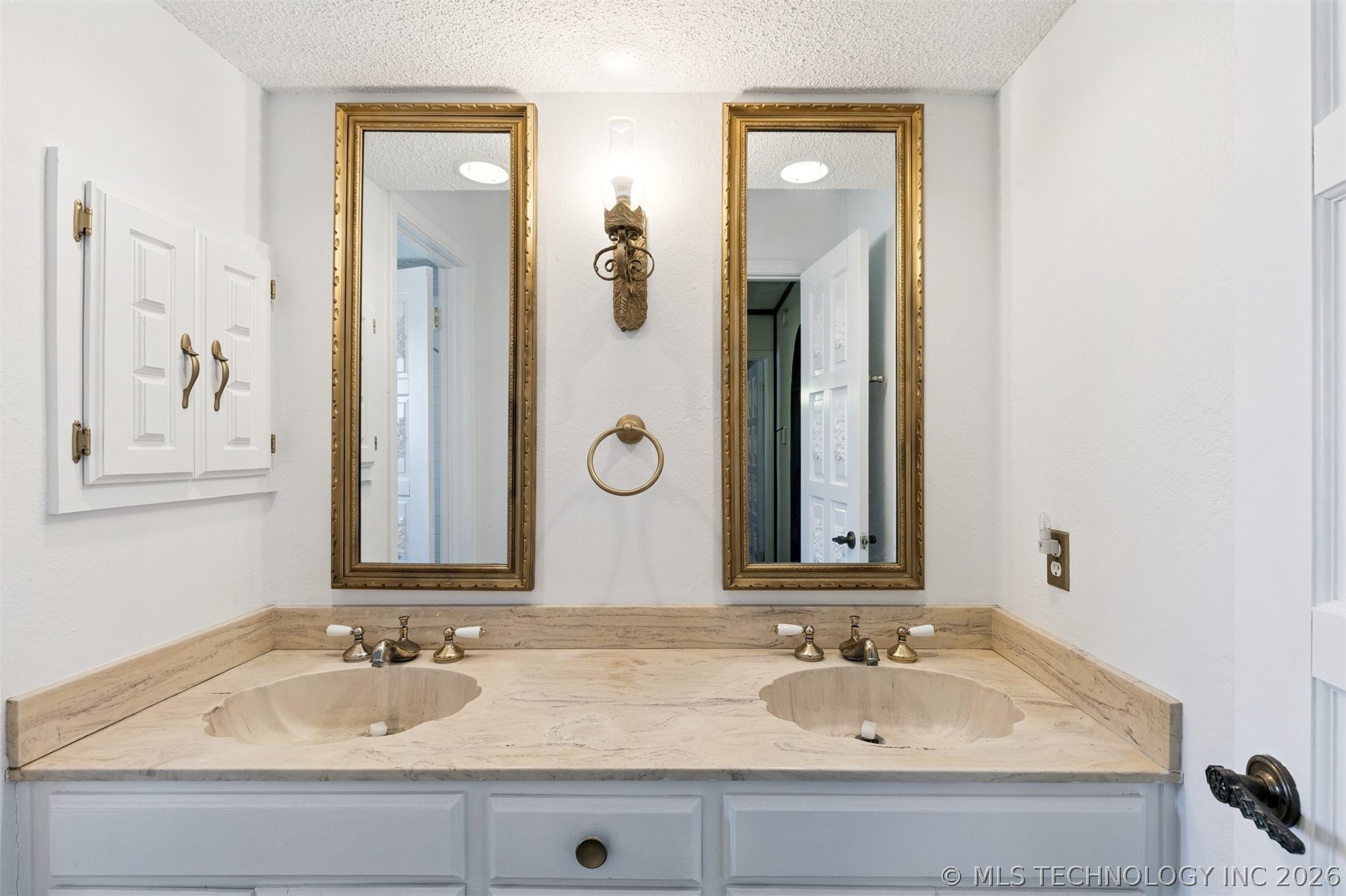 203 N Skinner Avenue Property Photo 43