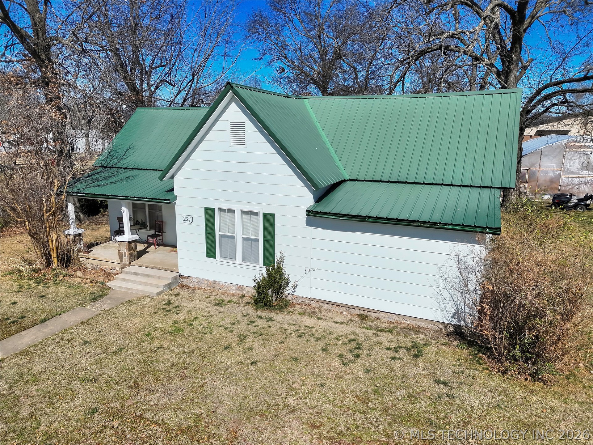 221 W Poplar Street Property Photo 2