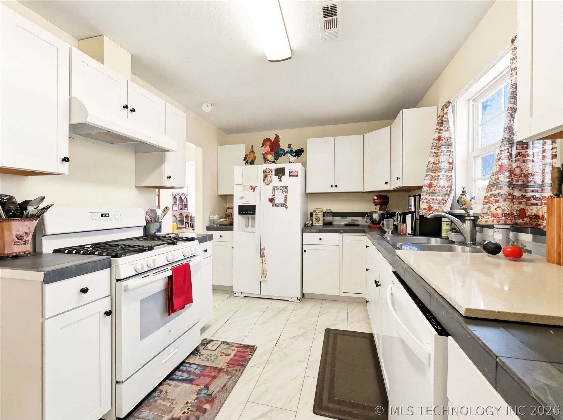 221 W Poplar Street Property Photo 12