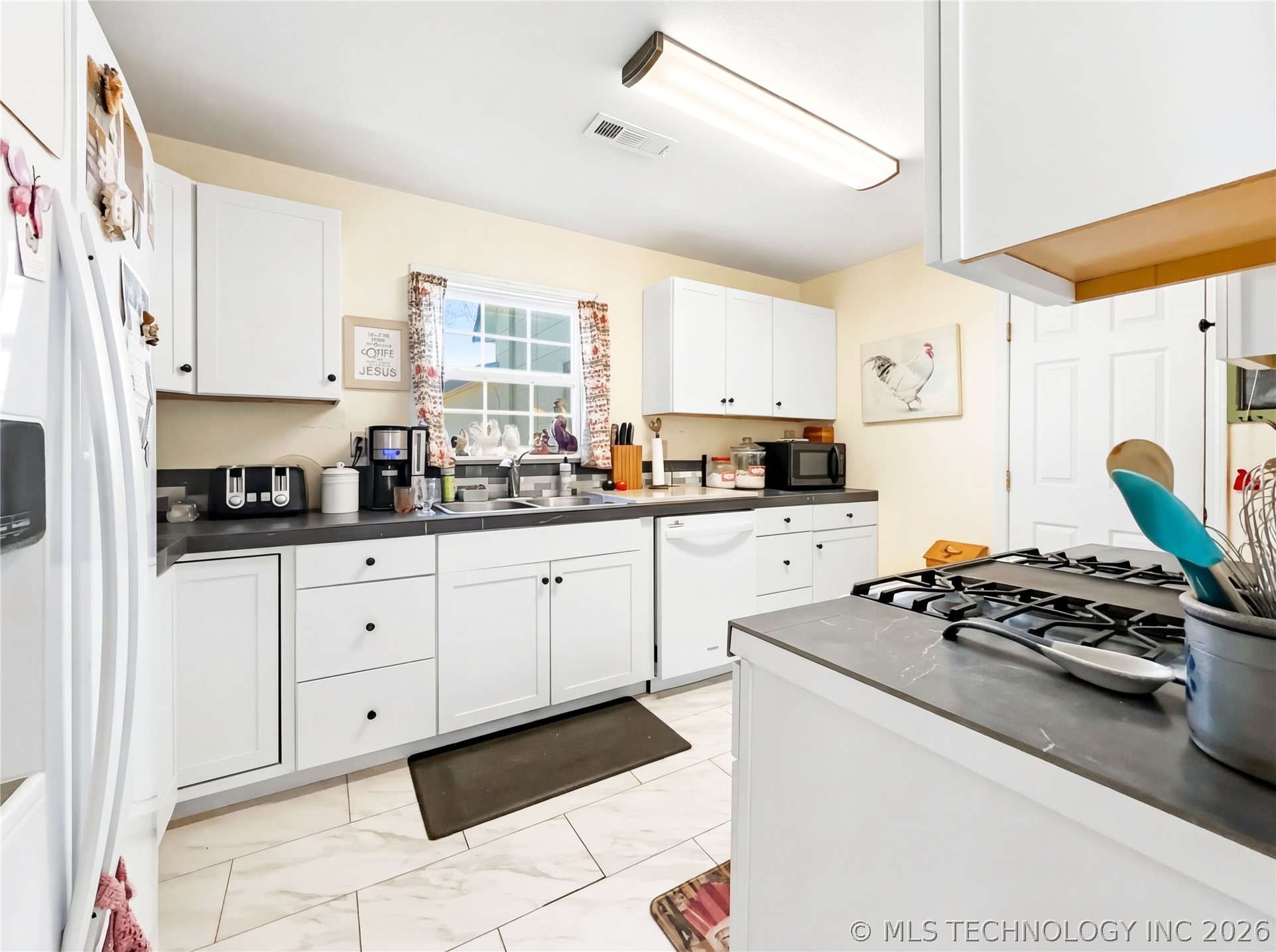 221 W Poplar Street Property Photo 13