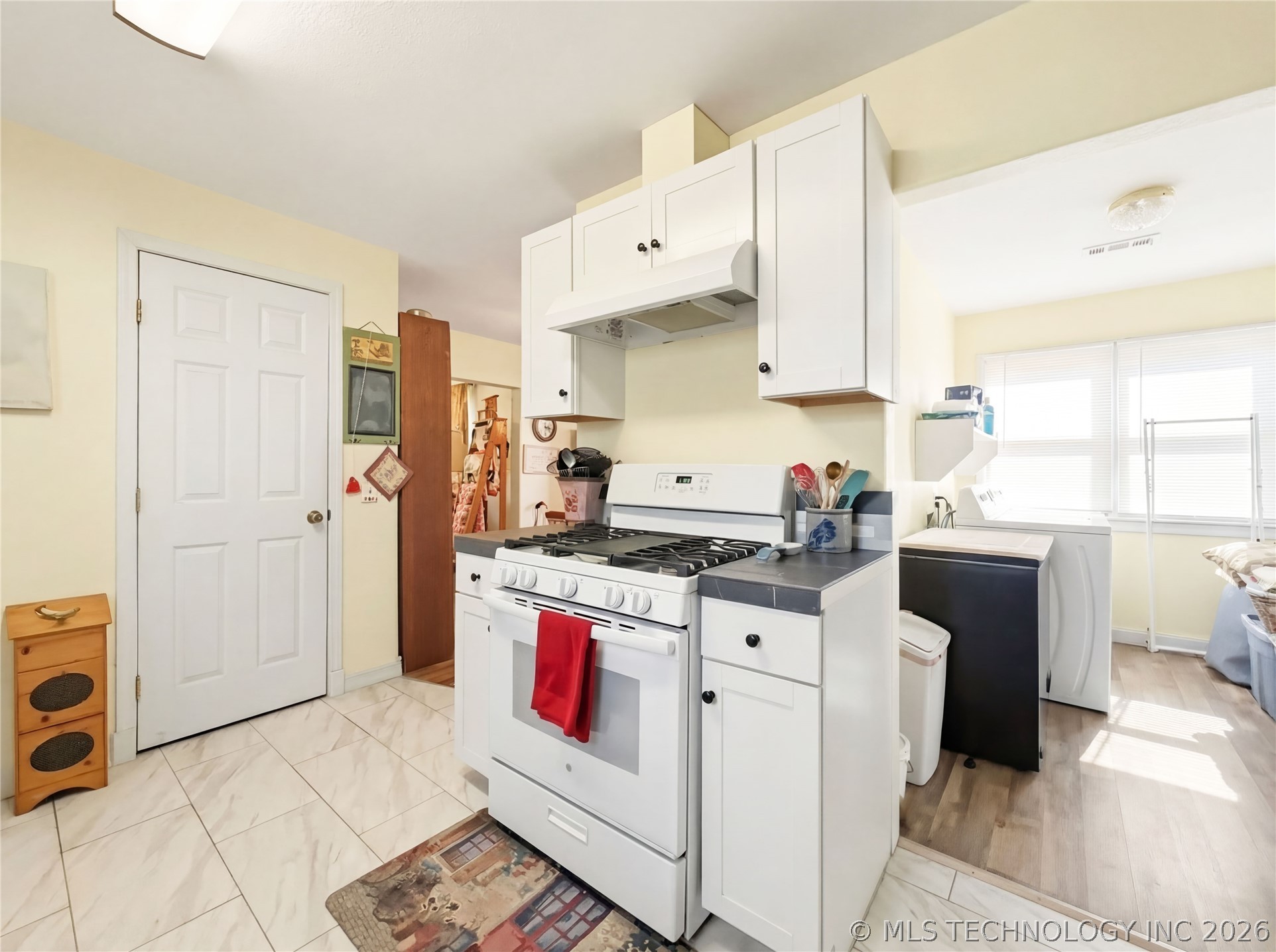 221 W Poplar Street Property Photo 15