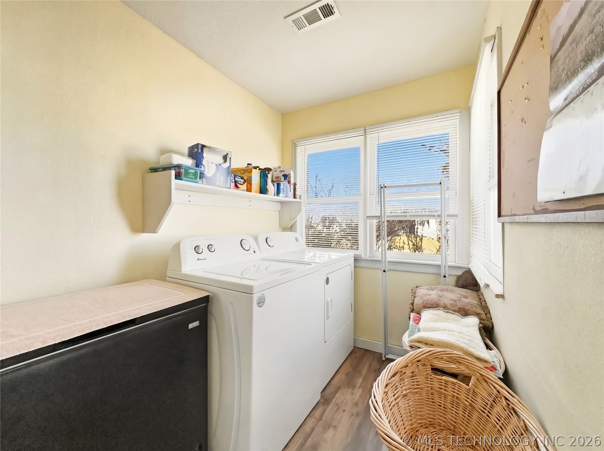 221 W Poplar Street Property Photo 17