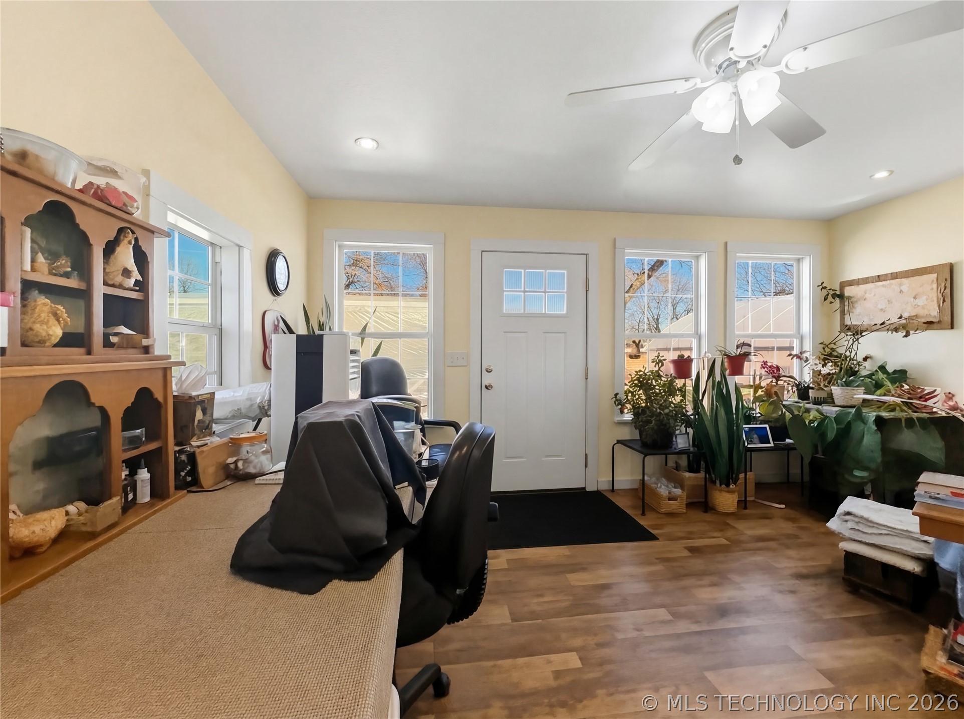 221 W Poplar Street Property Photo 18