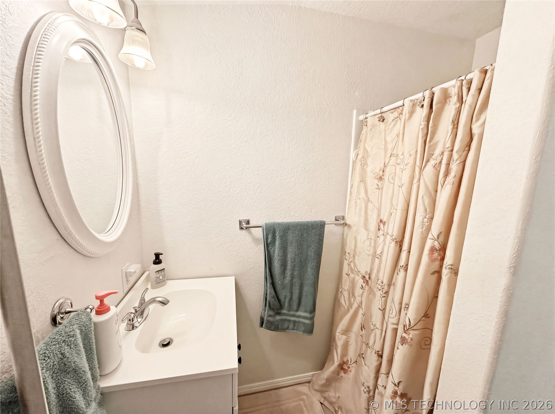 221 W Poplar Street Property Photo 28