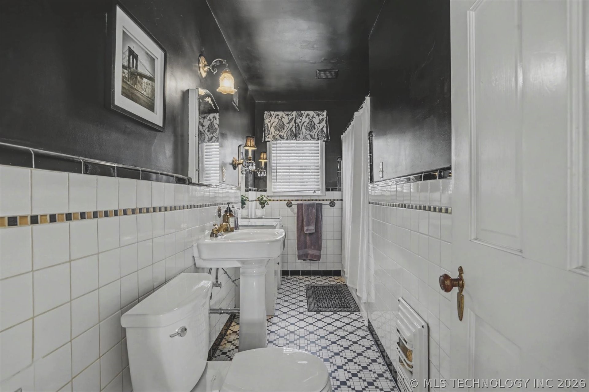 2471 E 22nd Place Property Photo 23