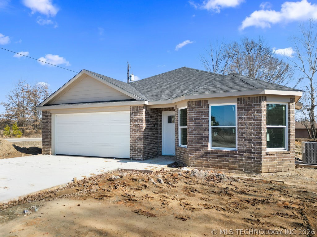 5010 S Mockingbird Property Photo 2